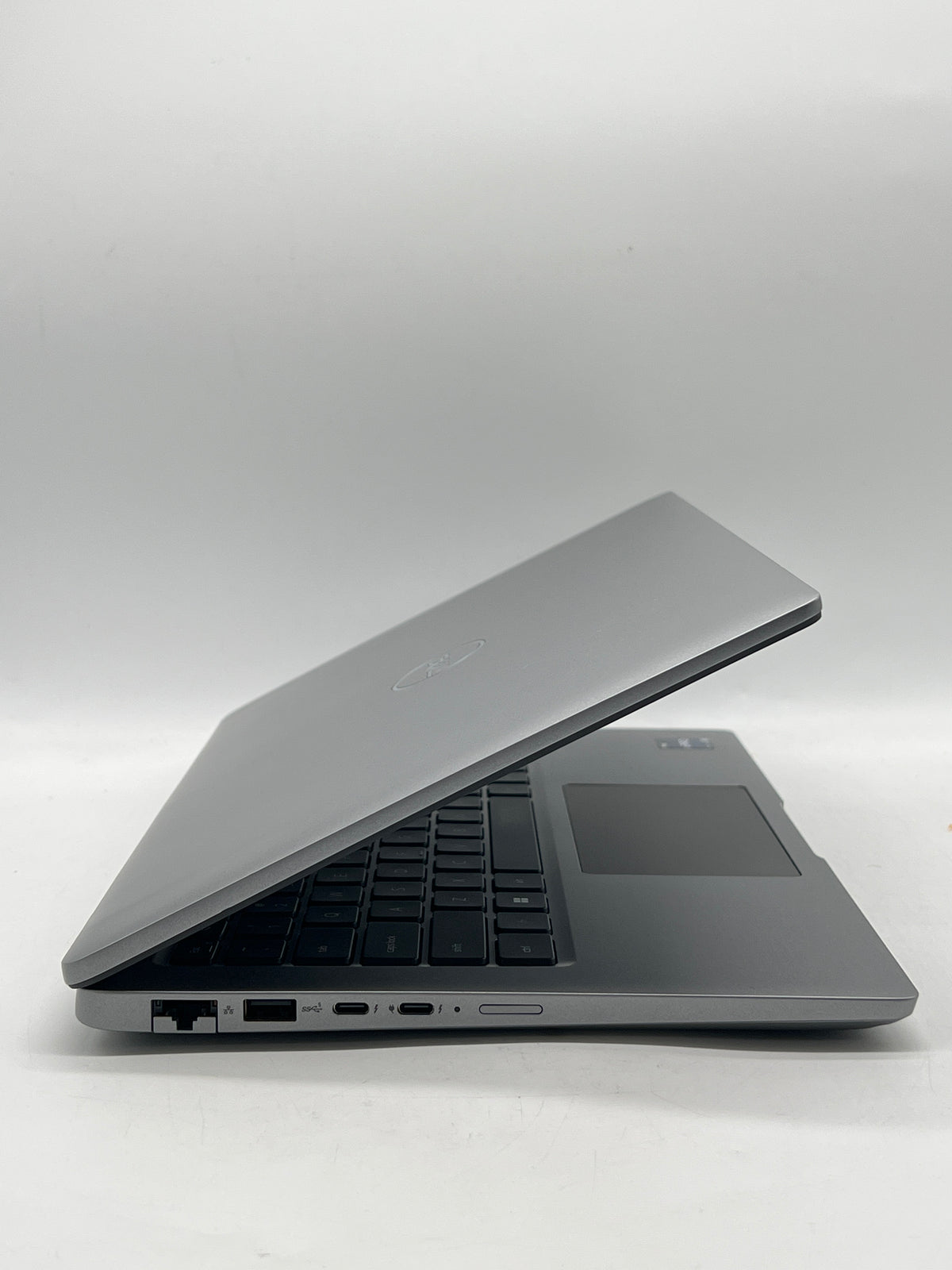 Dell Latitude 5440 13" Core i5-1335U 16GB RAM 256GB SSD Gray - Used