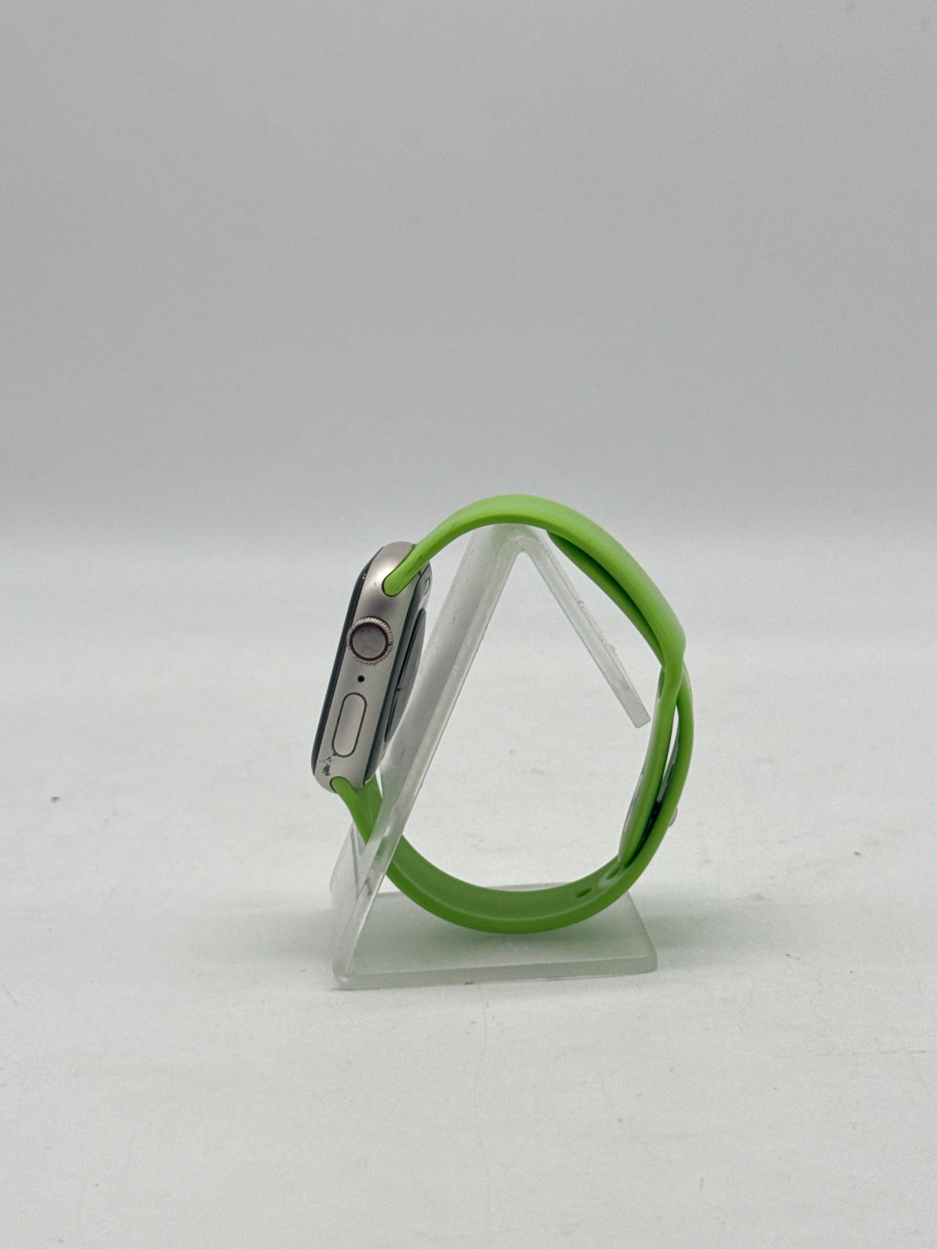 Apple Watch Series 7 41mm GPS + Cellular Starlight - Used