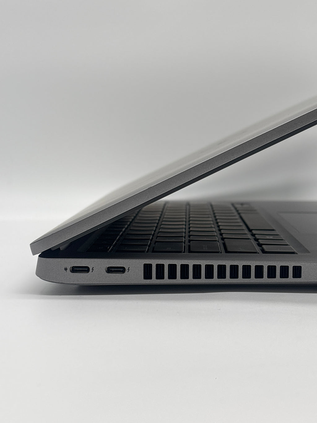 Dell Latitude 5420 14 in Intel Core i7 11th Gen 16GB RAM 512GB SSD Gray Used