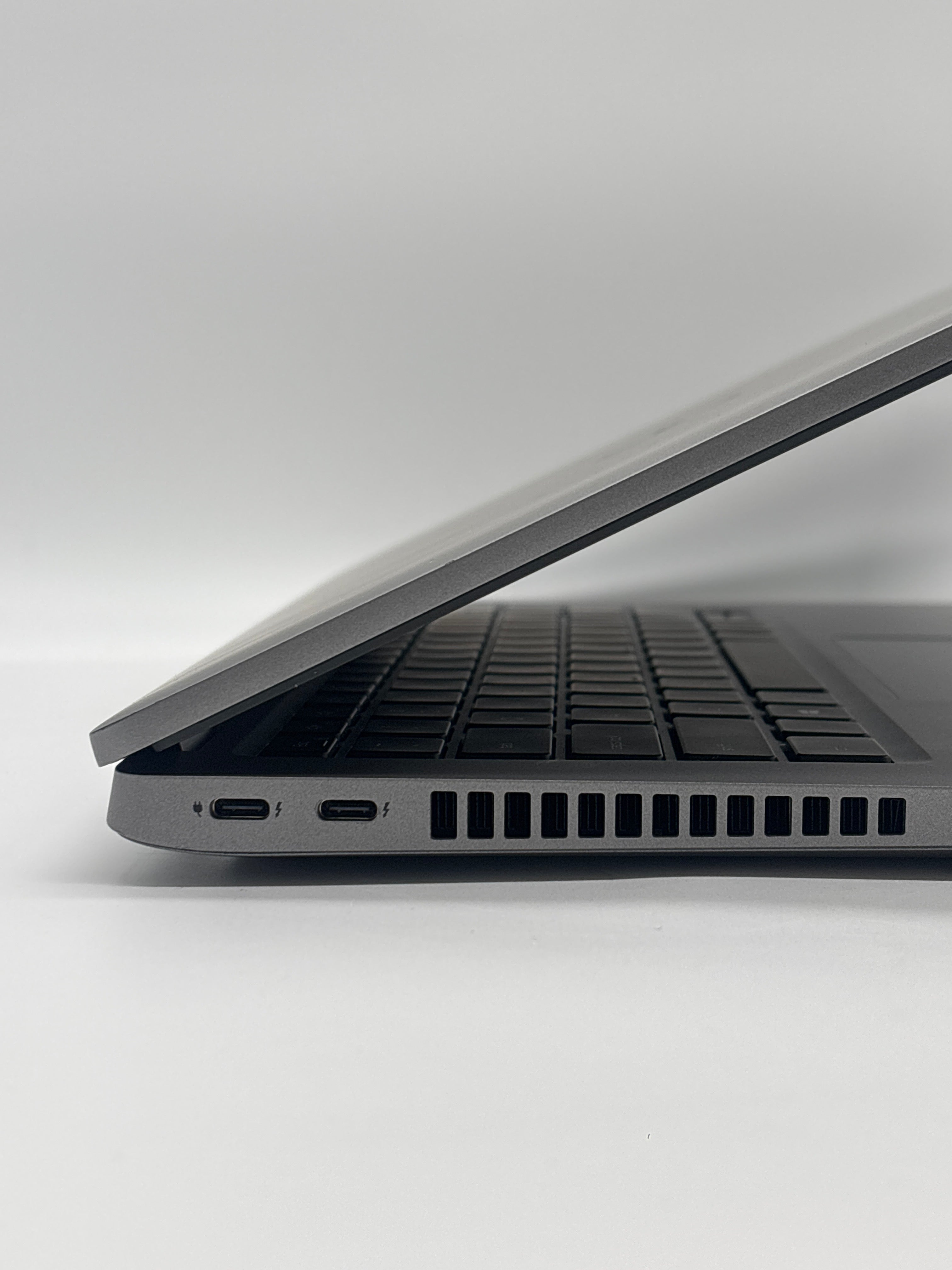 Dell Latitude 5420 14 in Intel Core i7 11th Gen 16GB RAM 512GB SSD Gray Used