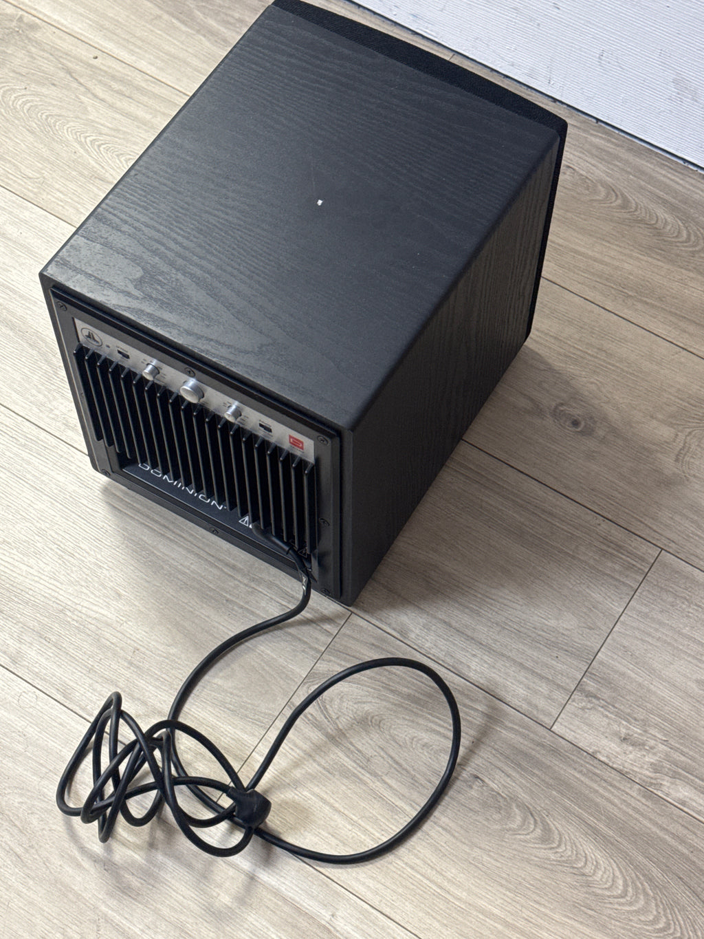 JL Audio Dominion D108 8" Powered Subwoofer Home Woodgrain Black - Used