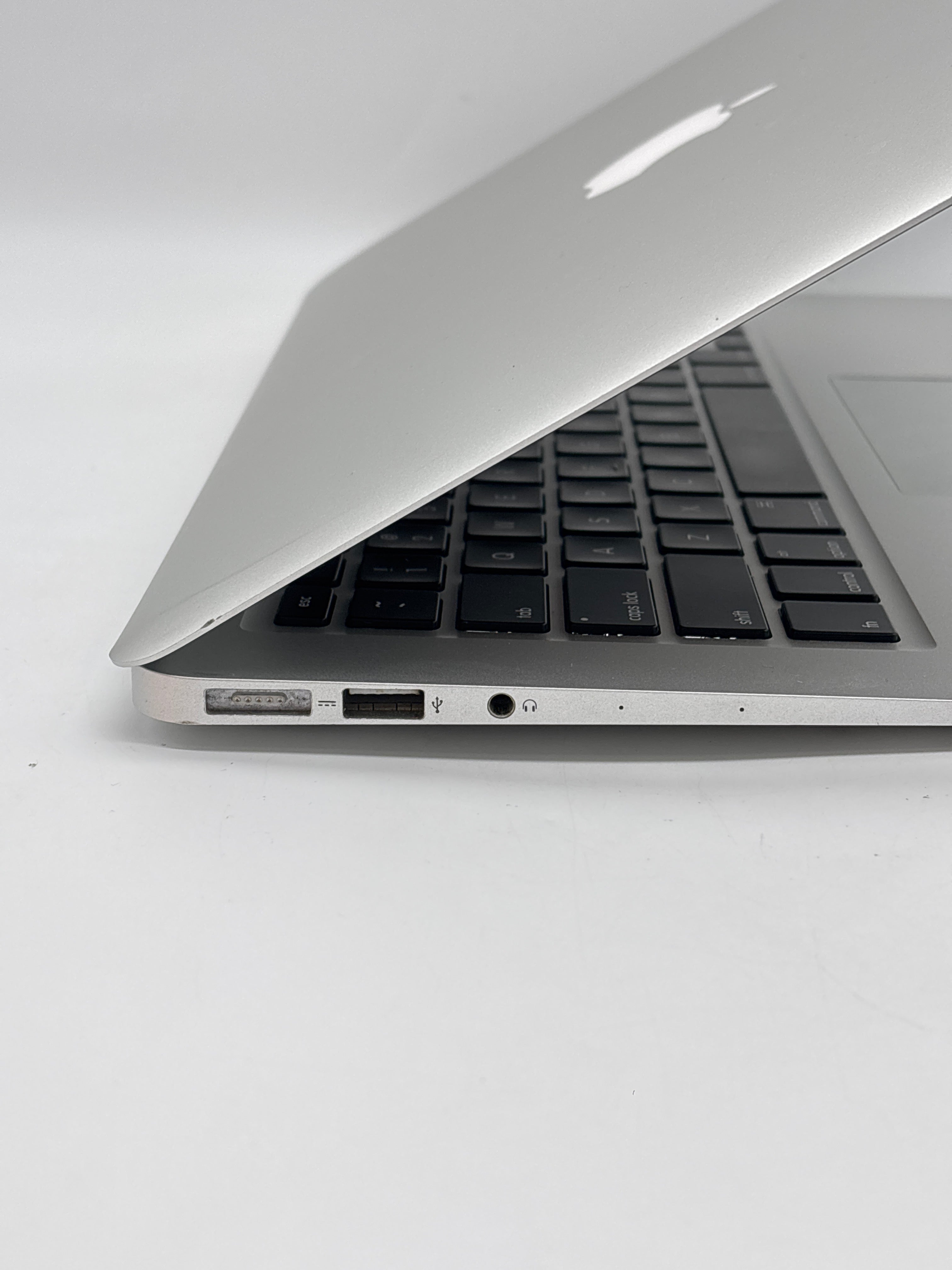 Apple MacBook Air 13" A1466 2015 i7 8GB ram 256GB SSD - For Parts (Read)