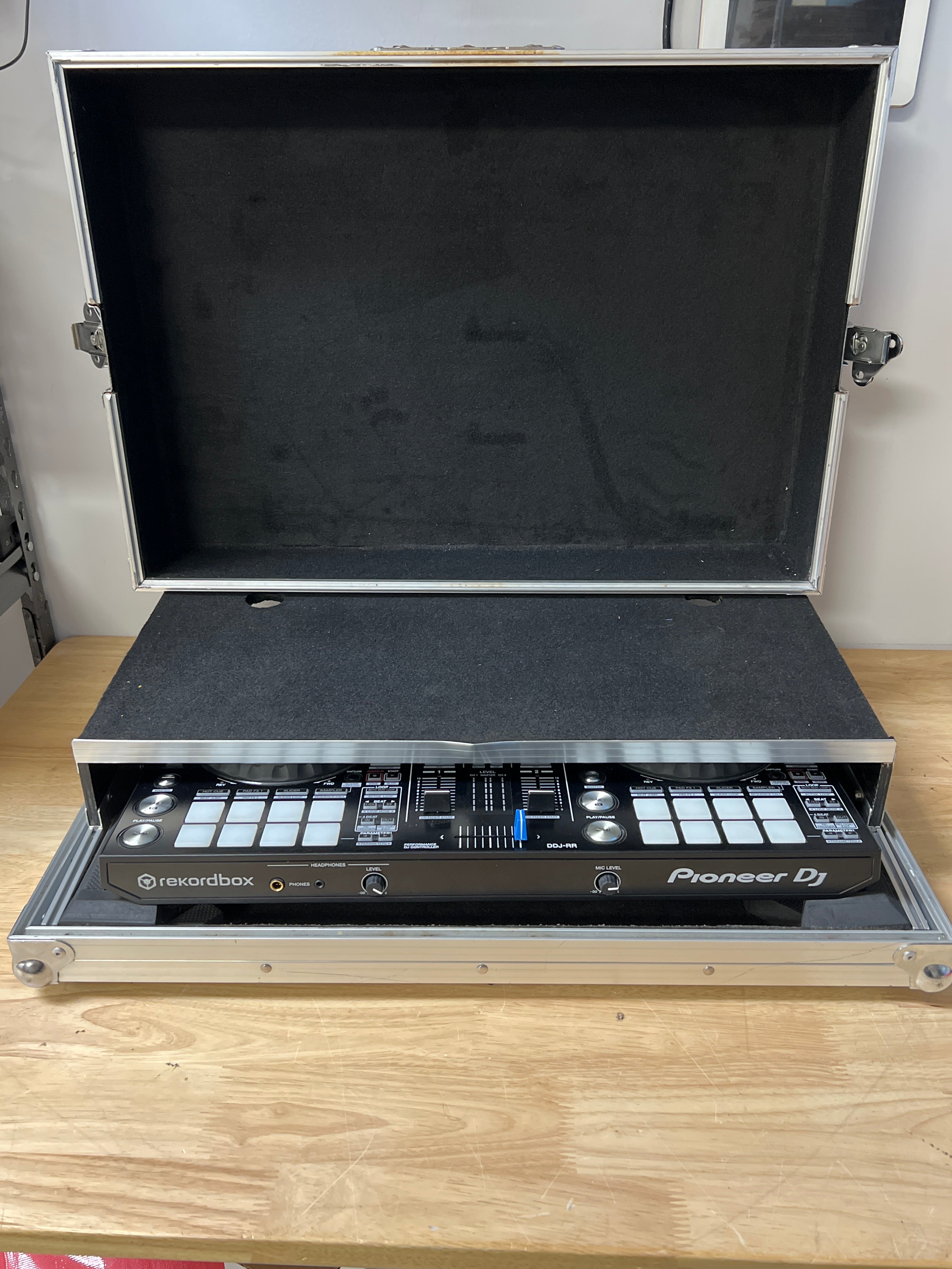 Pioneer DJ DDJ-RR 2-Channel Rekordbox Controller with Travel Case - For Parts (Broken Knob)