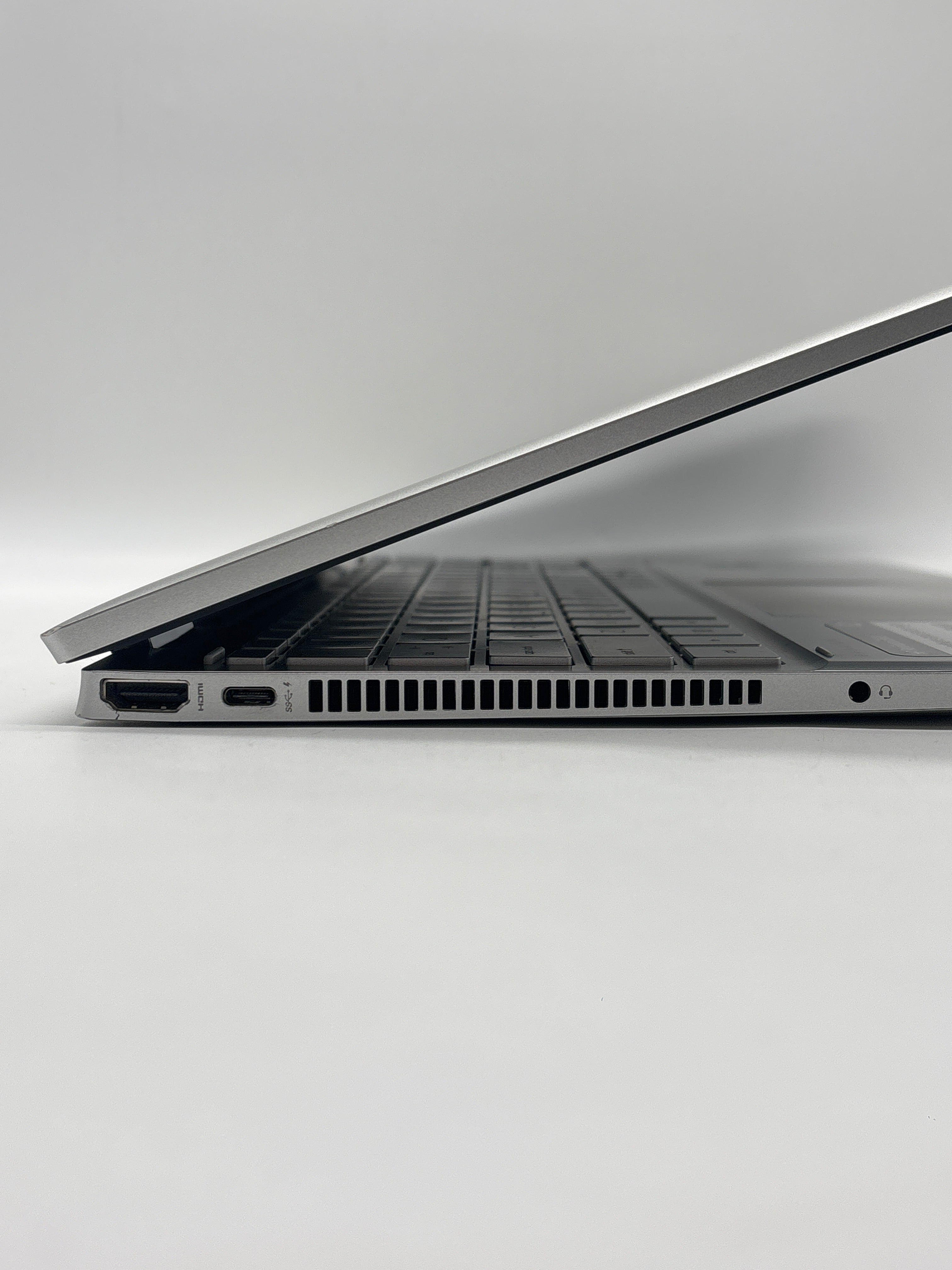 HP Pavilion x360 15-er1051cl i5-1235U 12GB RAM 512GB SSD