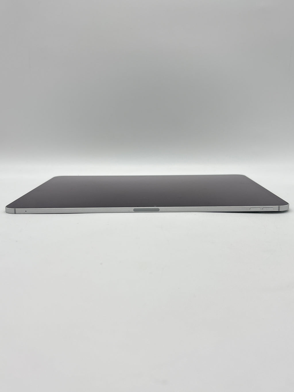 Apple iPad Pro 13" M5 ME7X4LL/A 256GB Silver Wi-Fi + 5G - Unlocked (Cycle Count 2)
