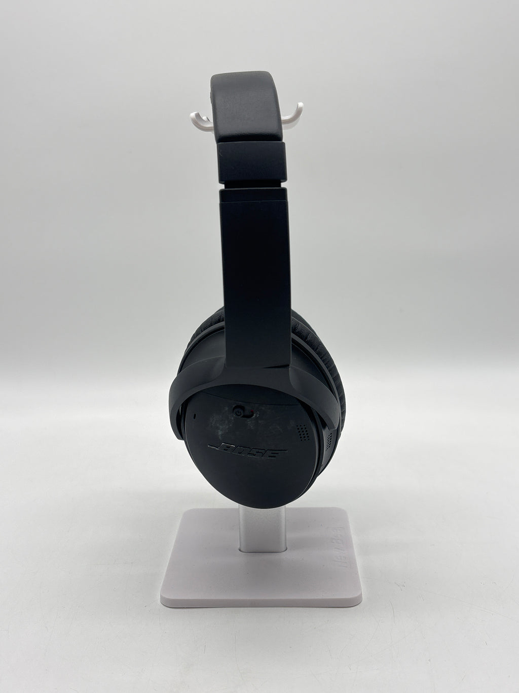 Bose QuietComfort 35 QC35 Wireless Noise Cancelling Headphones – Case & Charger