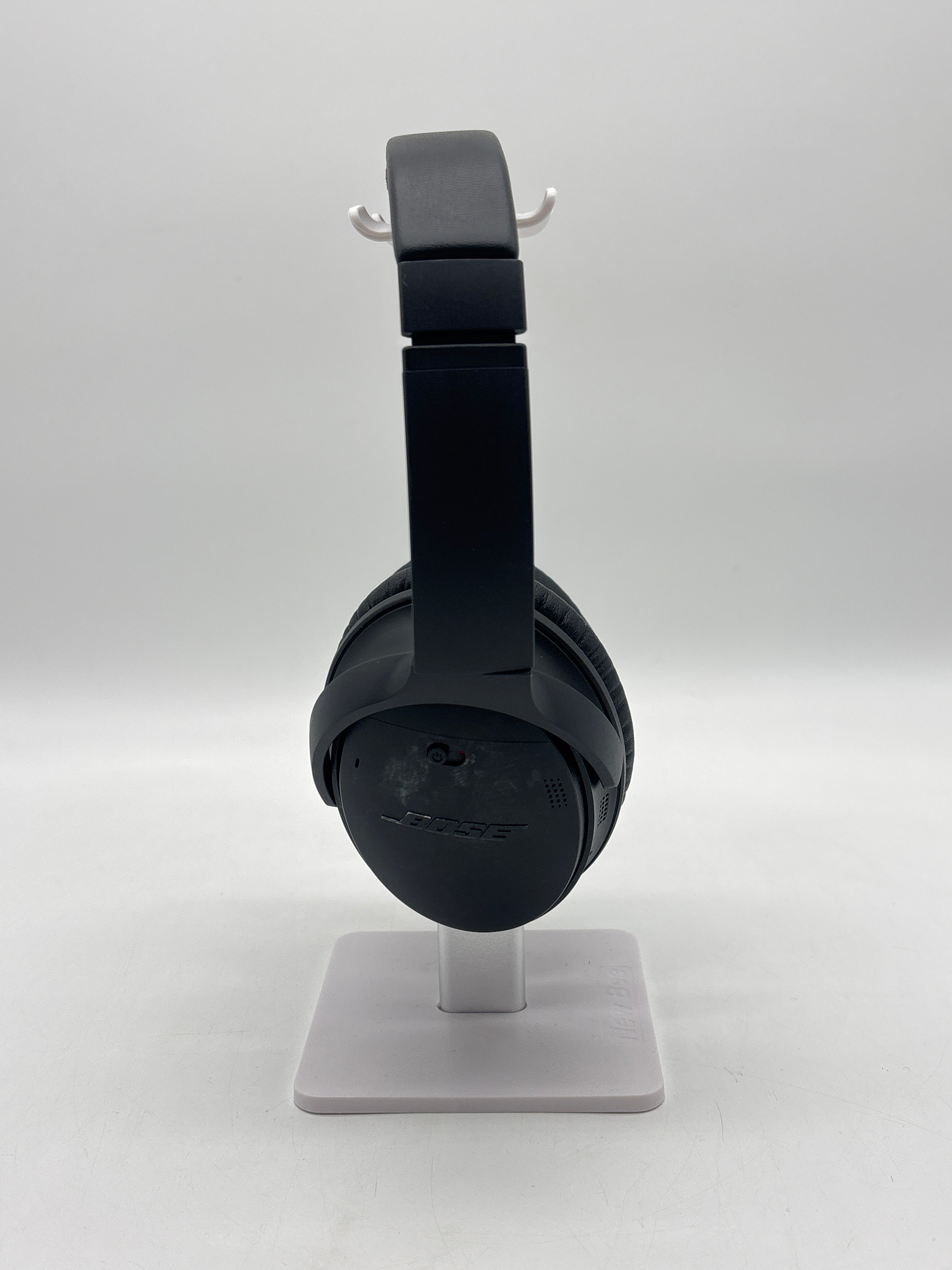 Bose QuietComfort 35 QC35 Wireless Noise Cancelling Headphones – Case & Charger