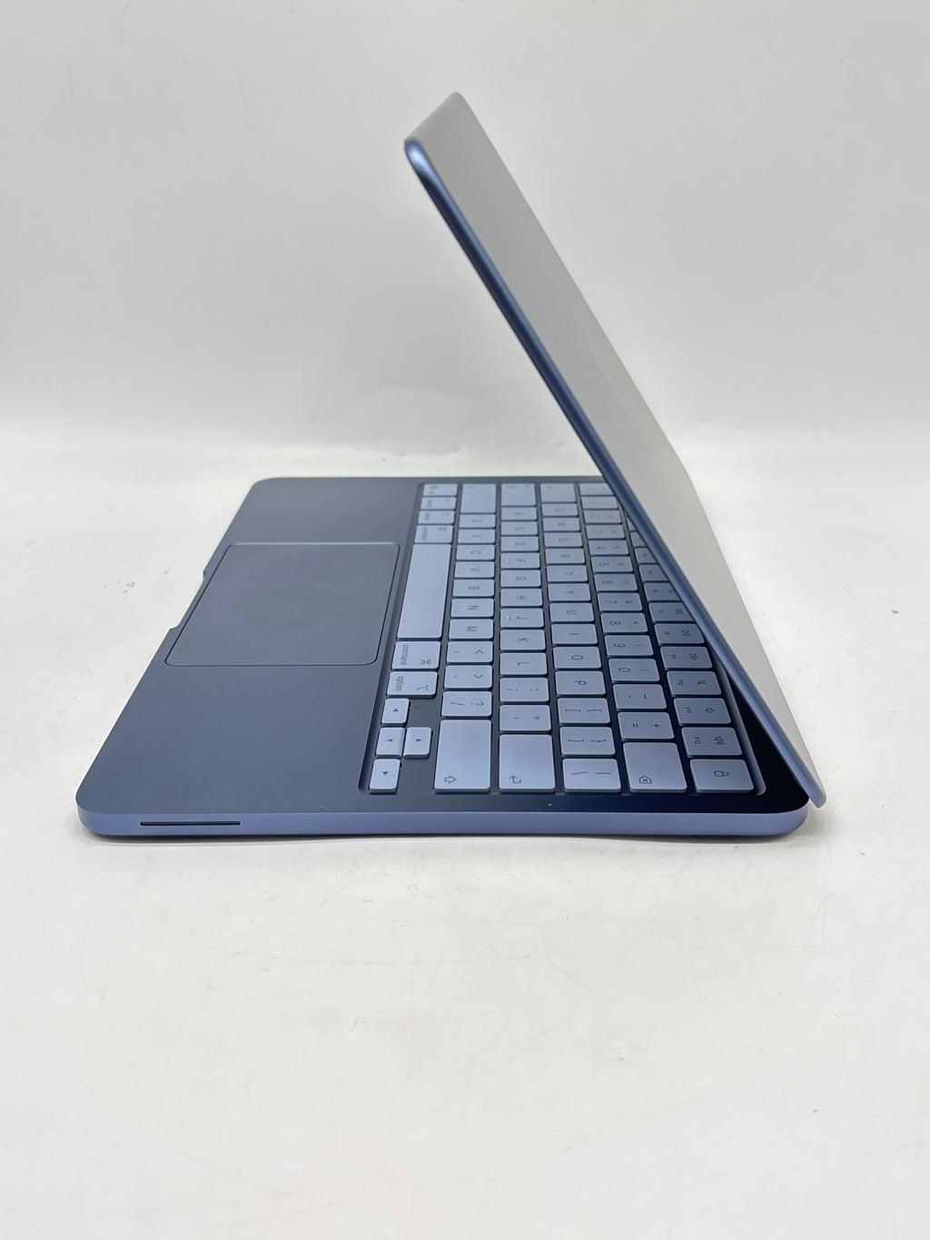 Apple MacBook NEO A3404 13" Apple A18 Pro 8GB RAM 256GB SSD Blue - Used