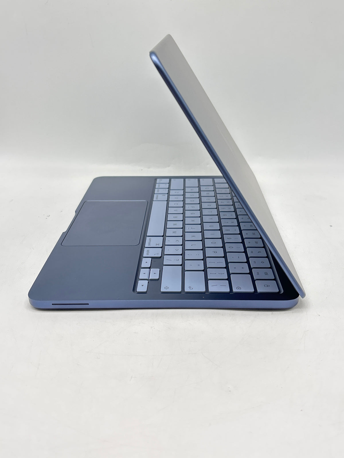 Apple MacBook NEO A3404 13" Apple A18 Pro 8GB RAM 256GB SSD Blue - Used