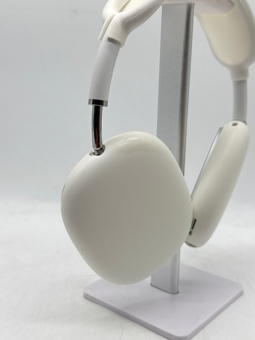 Apple AirPods Max A2096 Silver Wireless Over-Ear Headphones Bluetooth - Used