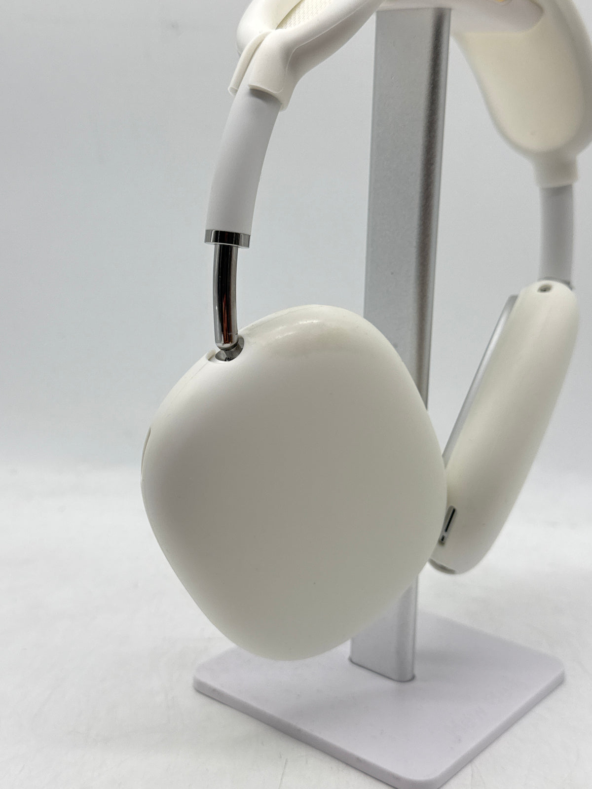 Apple AirPods Max A2096 Silver Wireless Over-Ear Headphones Bluetooth - Used