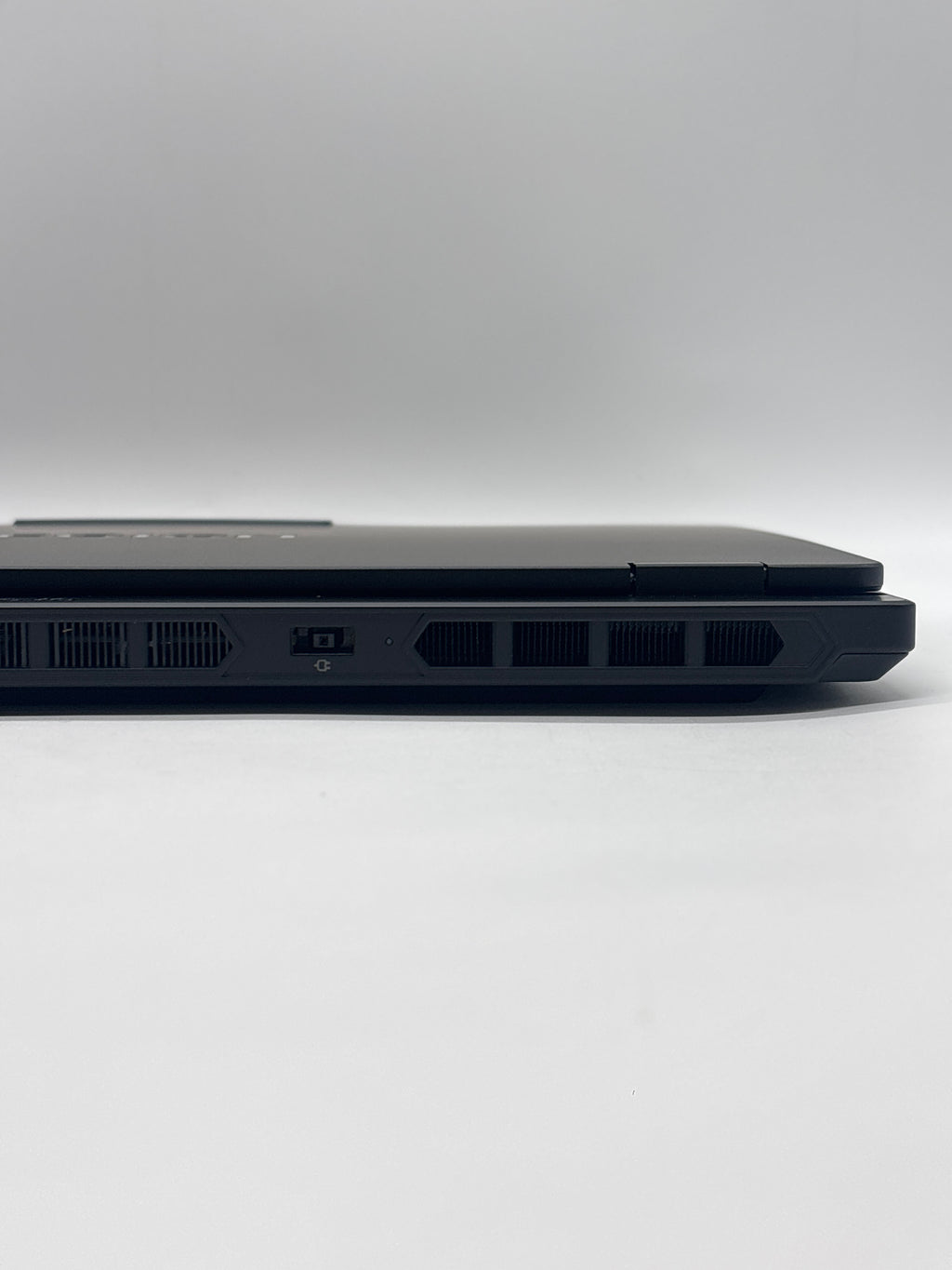 Lenovo Legion 5 15AHP10 Ryzen 7 32GB RAM 1TB SSD RTX 5060  - Warranty