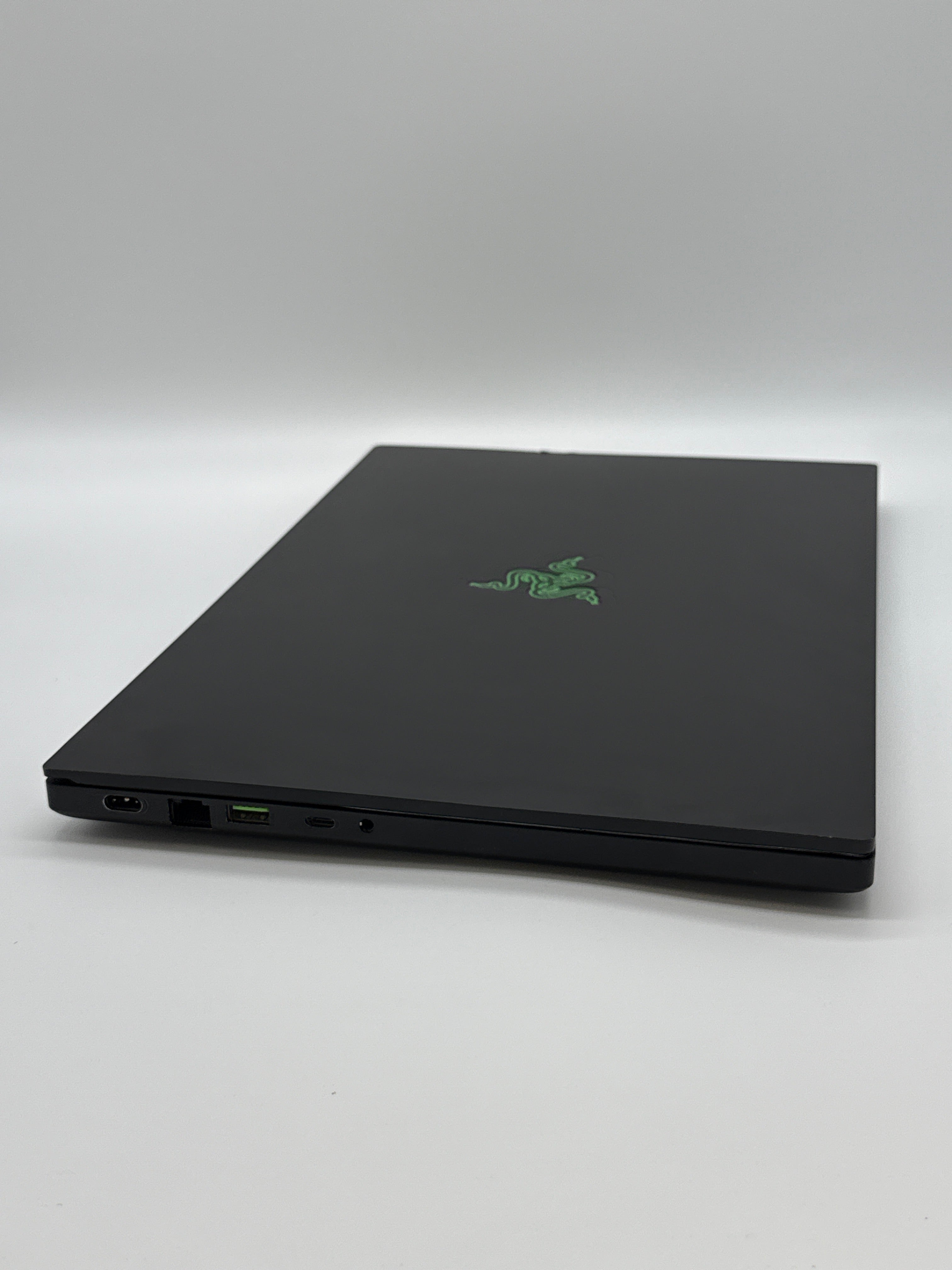 Razer Blade 15 Gaming Laptop i7-10750H 16GB 1.5TB SSD RTX 3070 8GB 15.6" FHD
