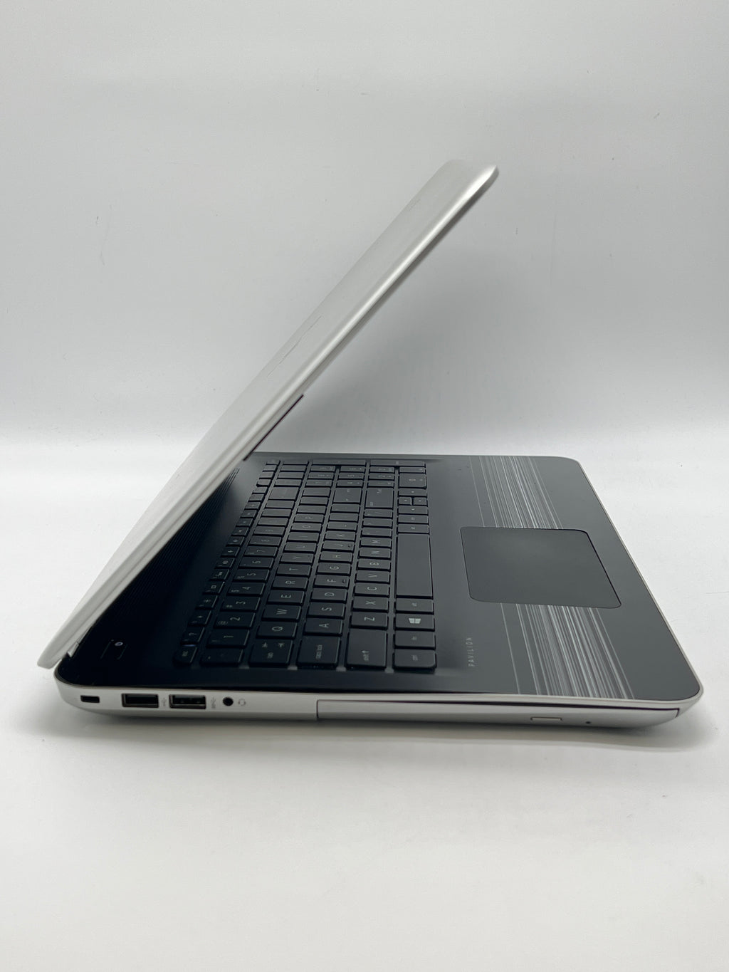 HP Pavilion 15-aw053nr AMD A12-9700P 8GB RAM 1TB HDD - For Parts (Read)