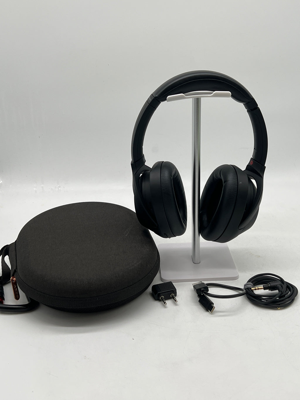 Sony WH-1000XM4 Black Over Ear Bluetooth Headphones with Carrying Case-Used