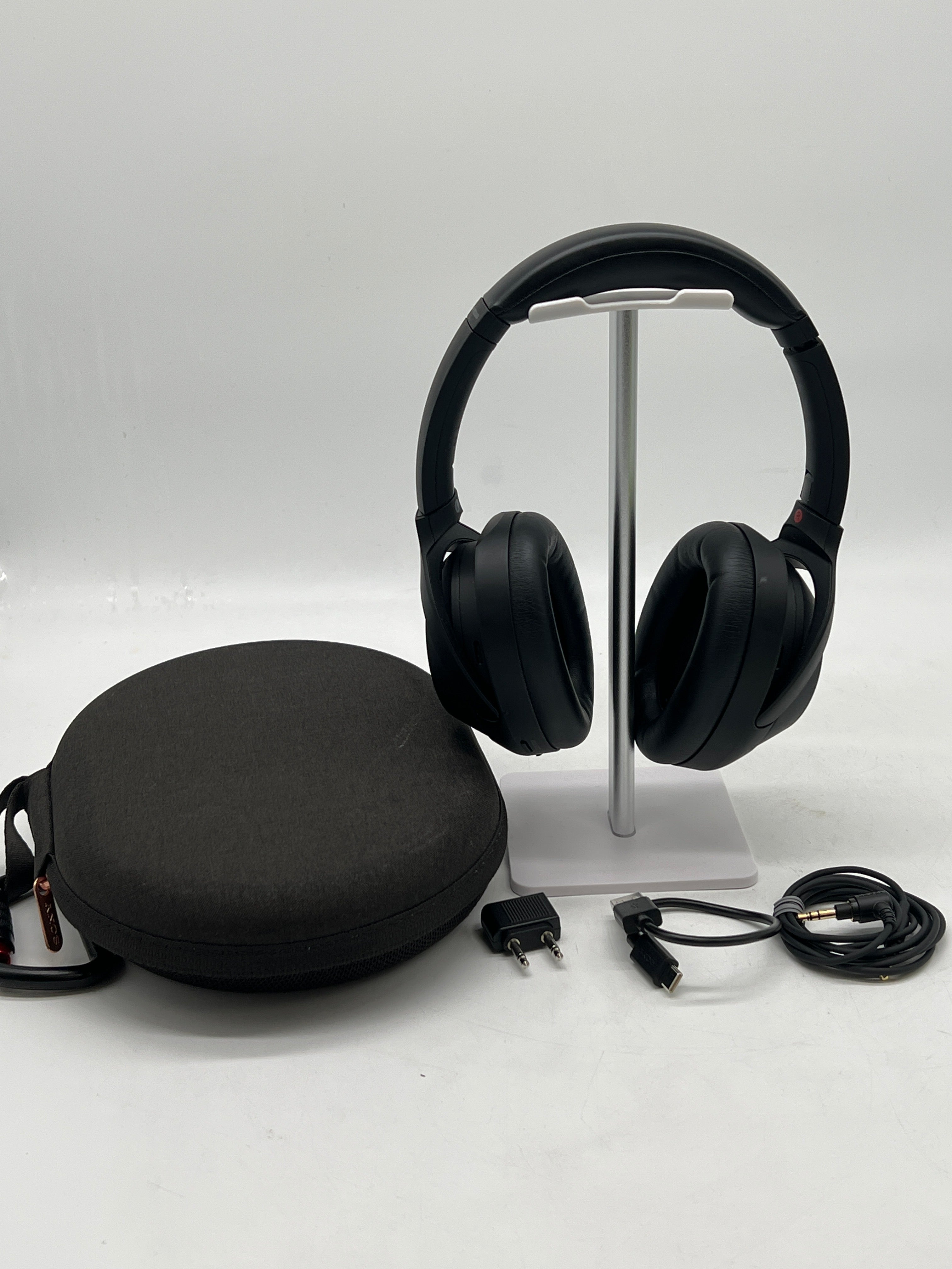 Sony WH-1000XM4 Black Over Ear Bluetooth Headphones with Carrying Case-Used
