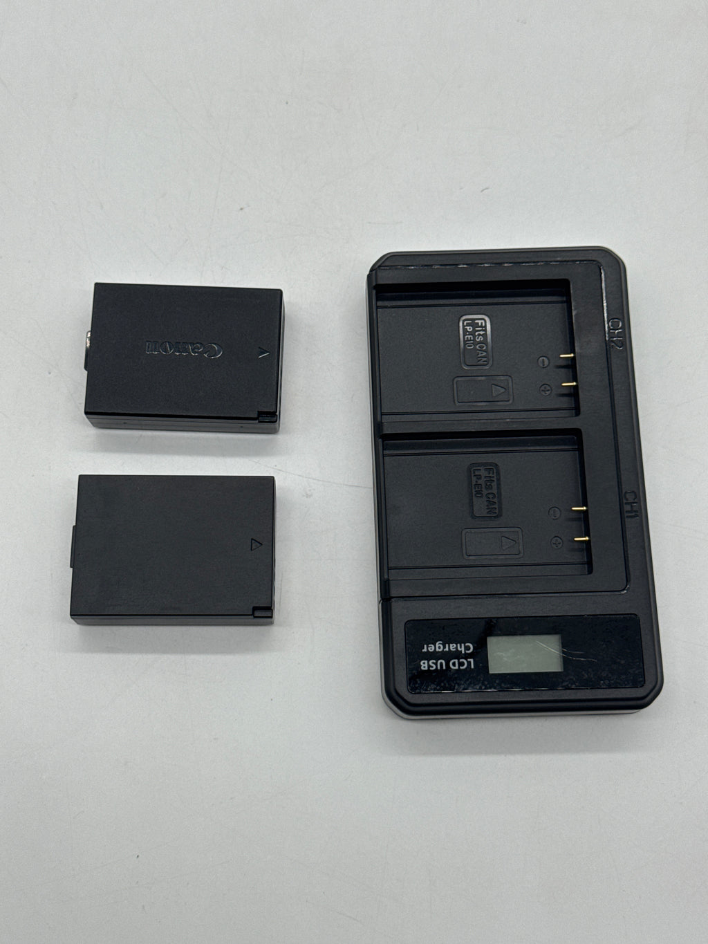 Canon EOS 2000D Digital Camera + 2 batteries + Battery Charger - Used