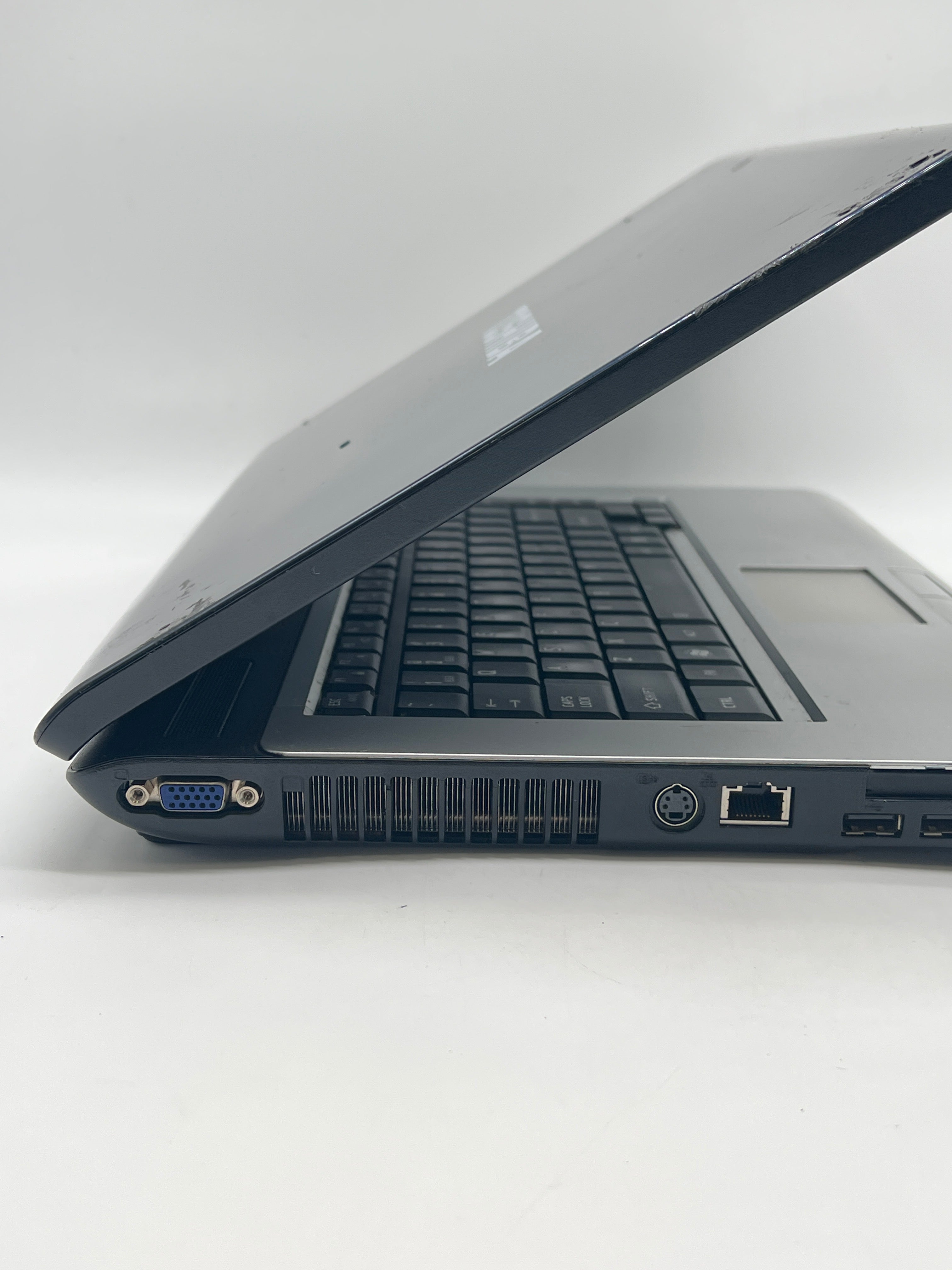 Toshiba Laptop Satellite A205 Core 2 Duo 4GB RAM - For Parts (Bad Battery)