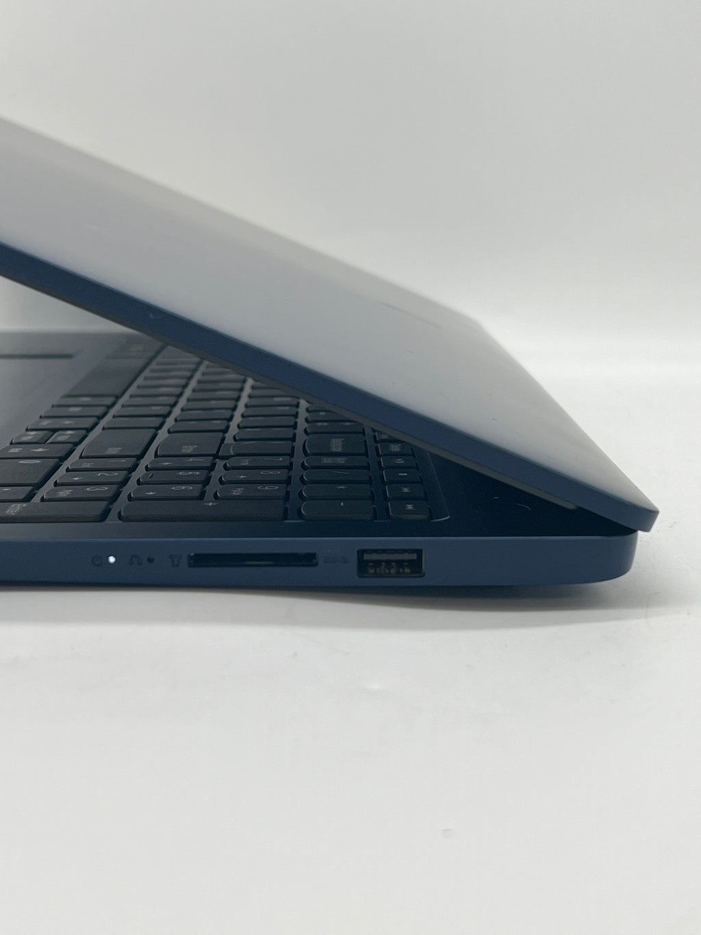 Lenovo IdeaPad Slim 3 15.6" i3-N305 8GB 256GB - Used