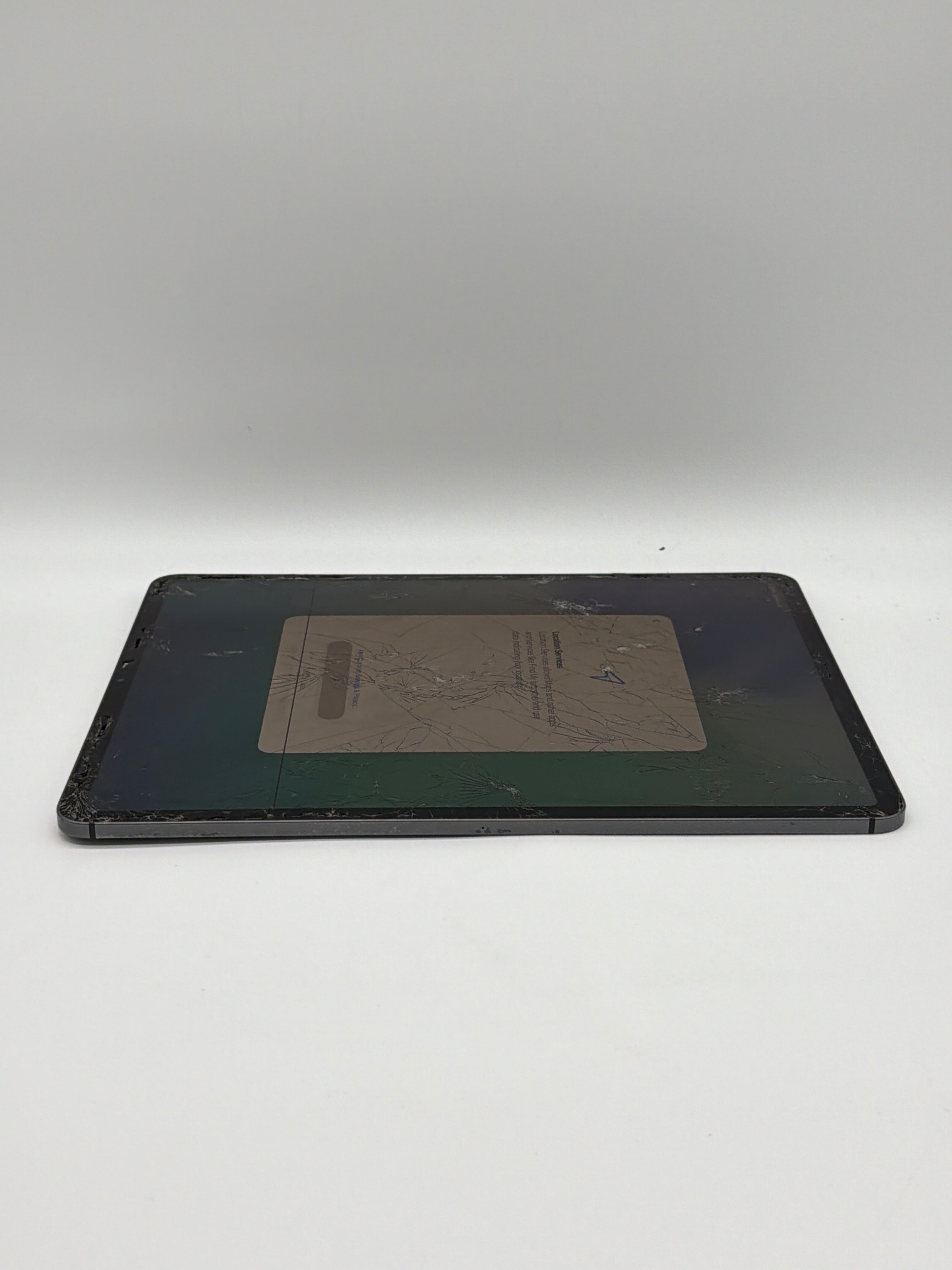 Apple iPad Pro 12.9" (4th Gen) A2069 128GB Wi-Fi Space Gray Cracked Screen