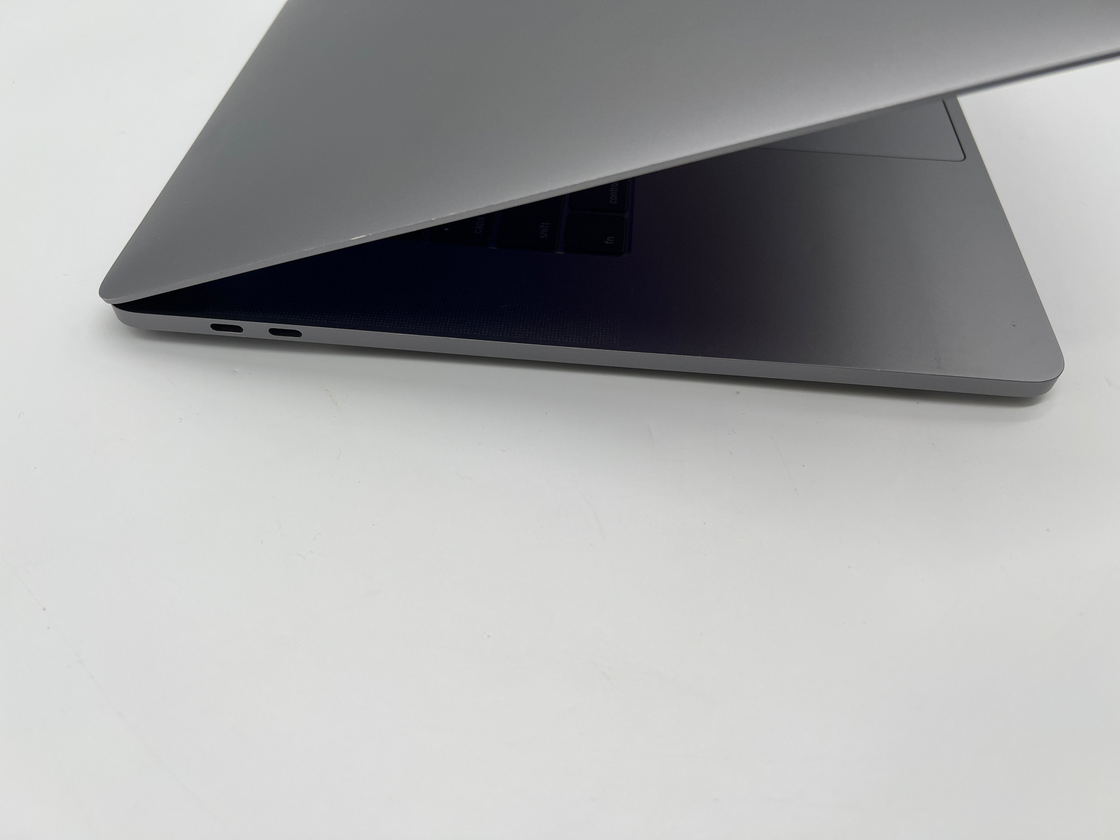 Apple MacBook Pro 15" A1707 2016 Intel i7 2.6GHz 16GB 256GB Space Gray Used