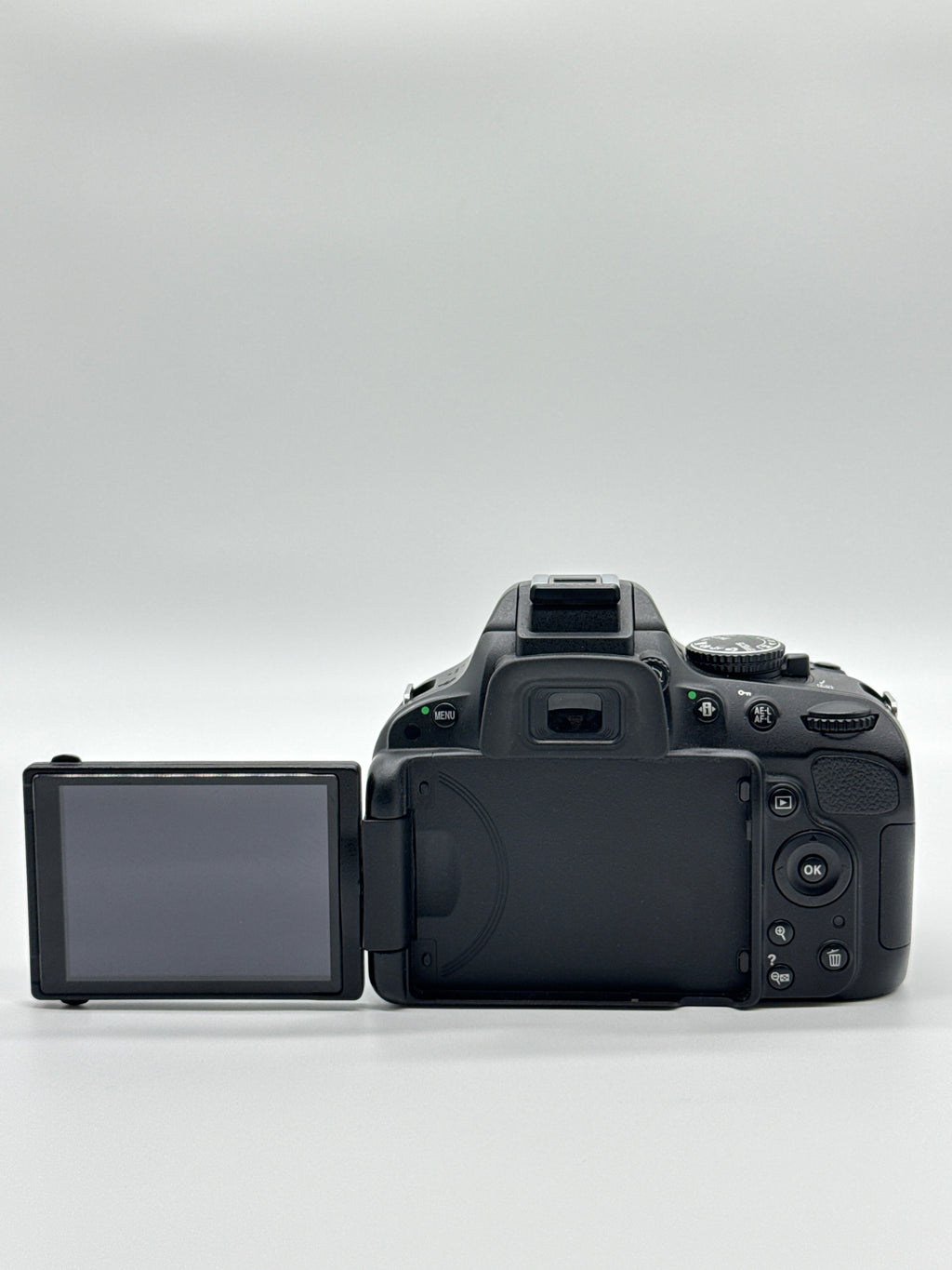 Nikon D5100 DSLR Camera 3.1x Optical Zoom 16.2MP Black with 18-55mm AF-S DX VR Lens
