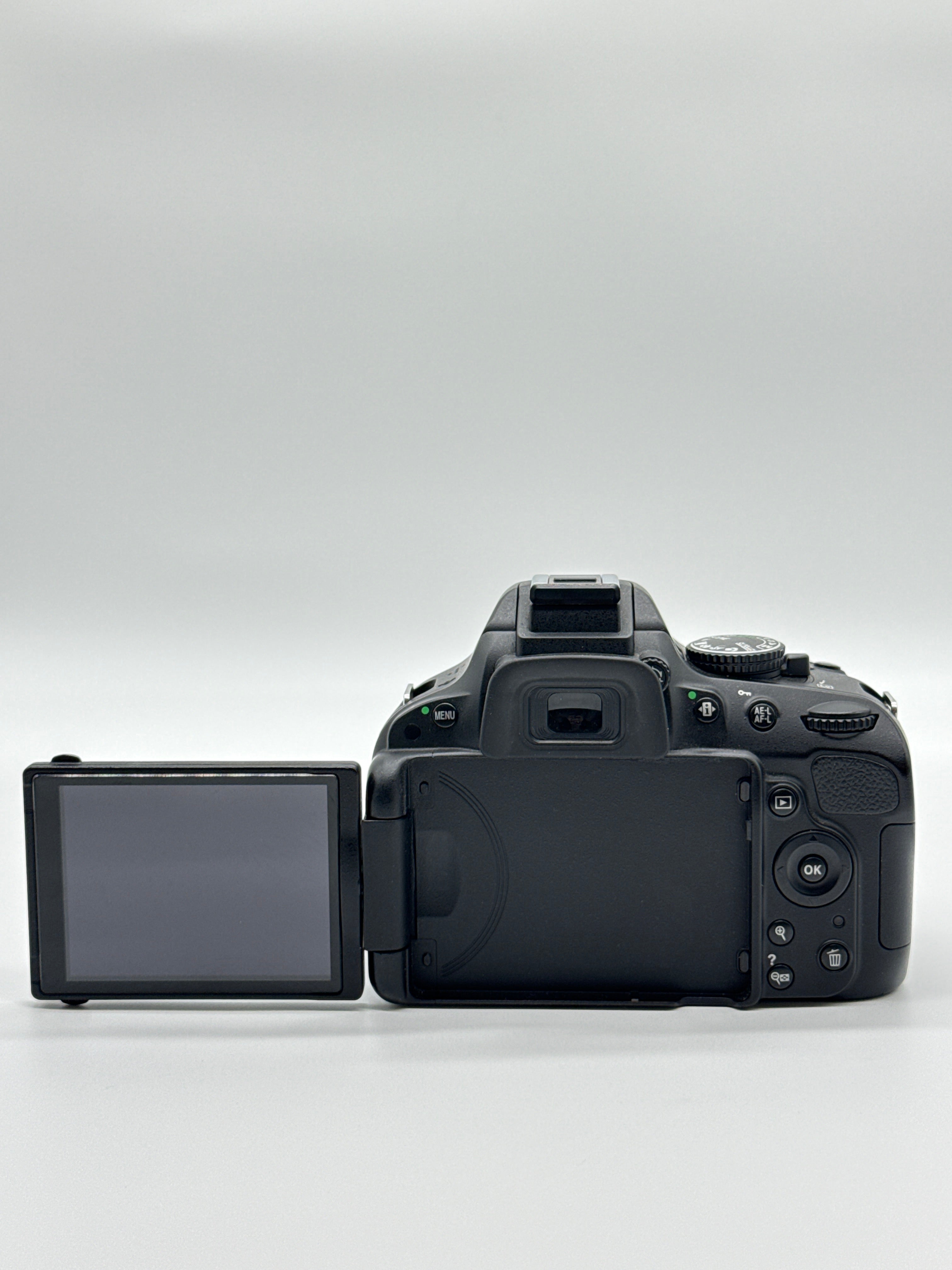Nikon D5100 DSLR Camera 3.1x Optical Zoom 16.2MP Black with 18-55mm AF-S DX VR Lens