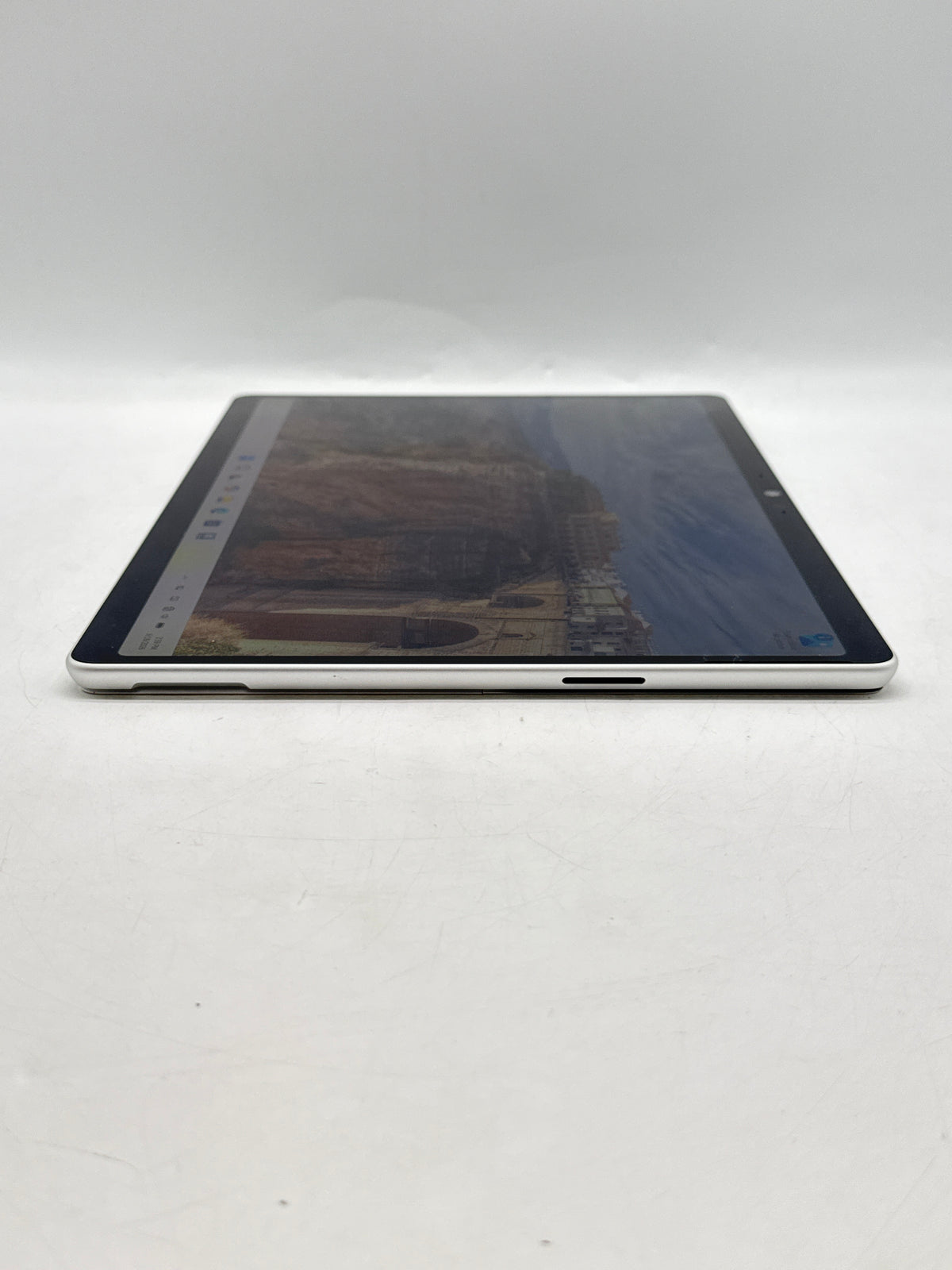 Microsoft Surface Pro 10 13" Intel Core Ultra 5 135U 32GB RAM 256GB SSD Wi-Fi - Used