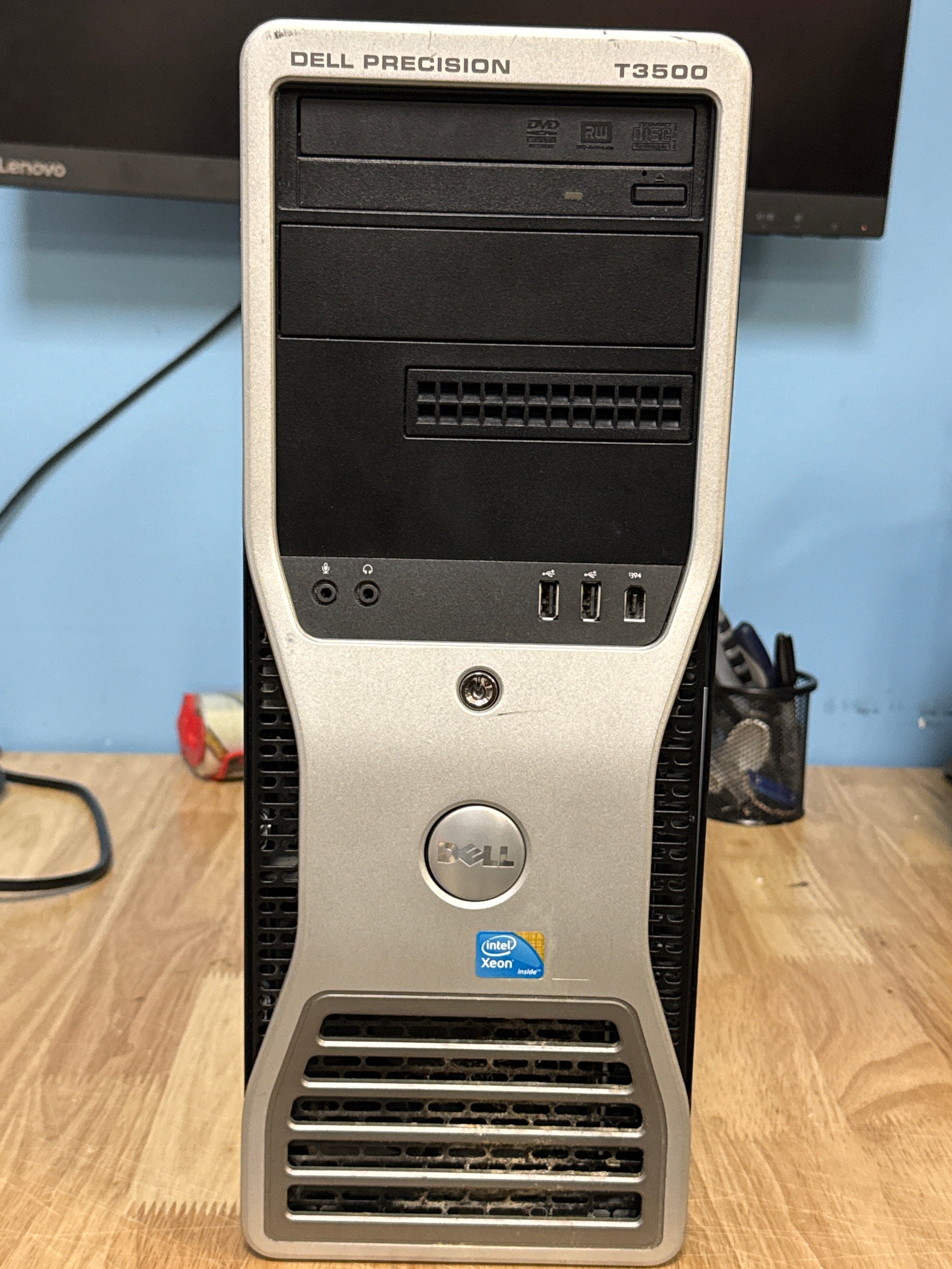 Dell Precision T3500 Xeon  8GB RAM 250GB HDD NVDIA Quadro FX 3700
