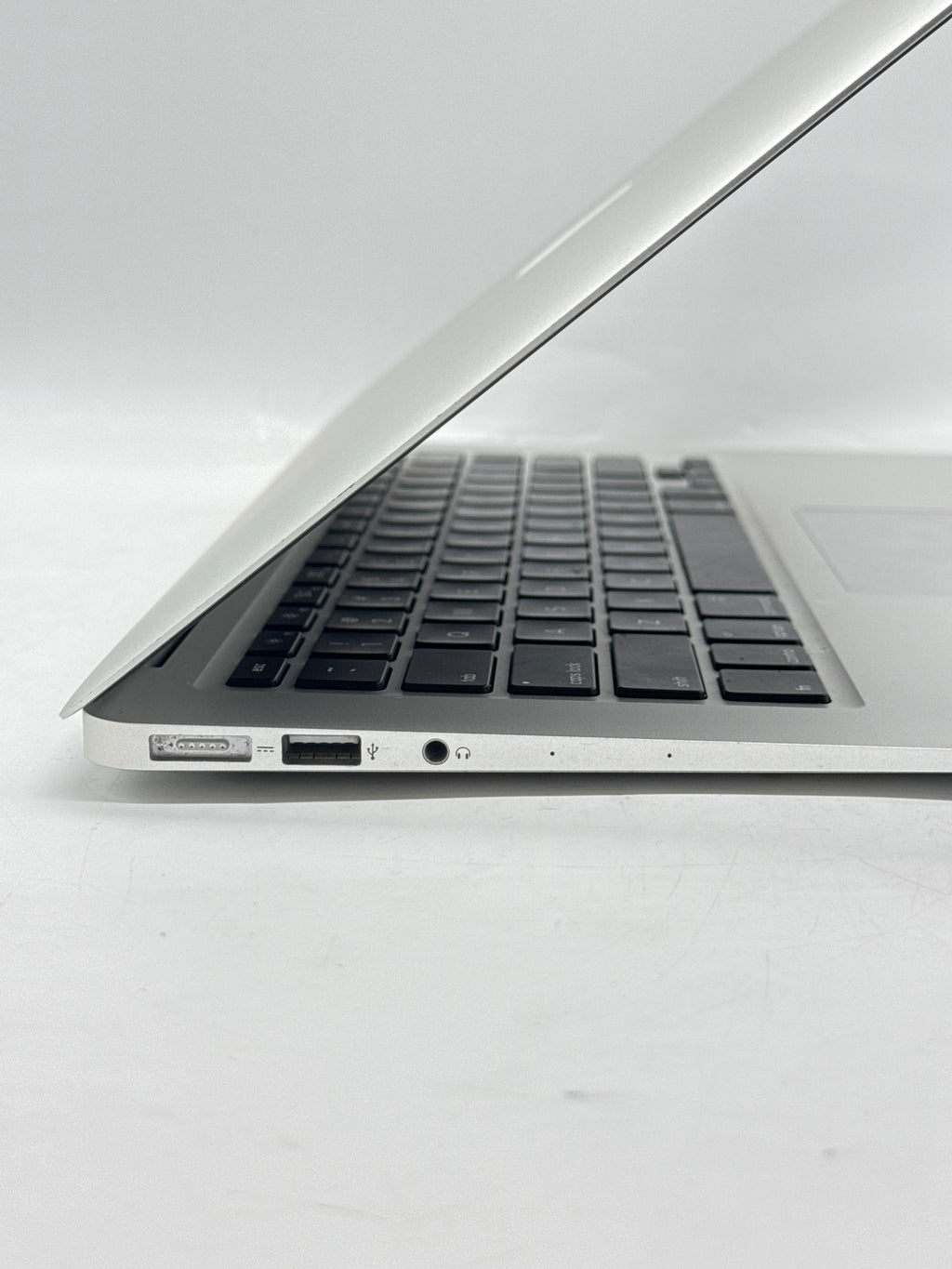 Apple MacBook Air 13in A1466 2015 Core i5 8GB RAM 256GB Flash - Used