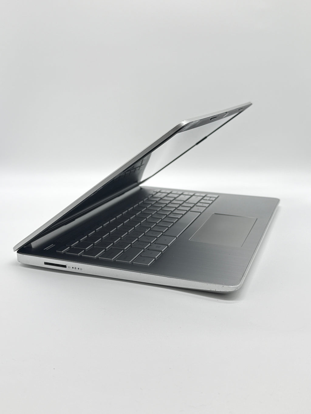 HP 14-dq1043cl 14 in Intel i3 8GB 256GB SSD Silver