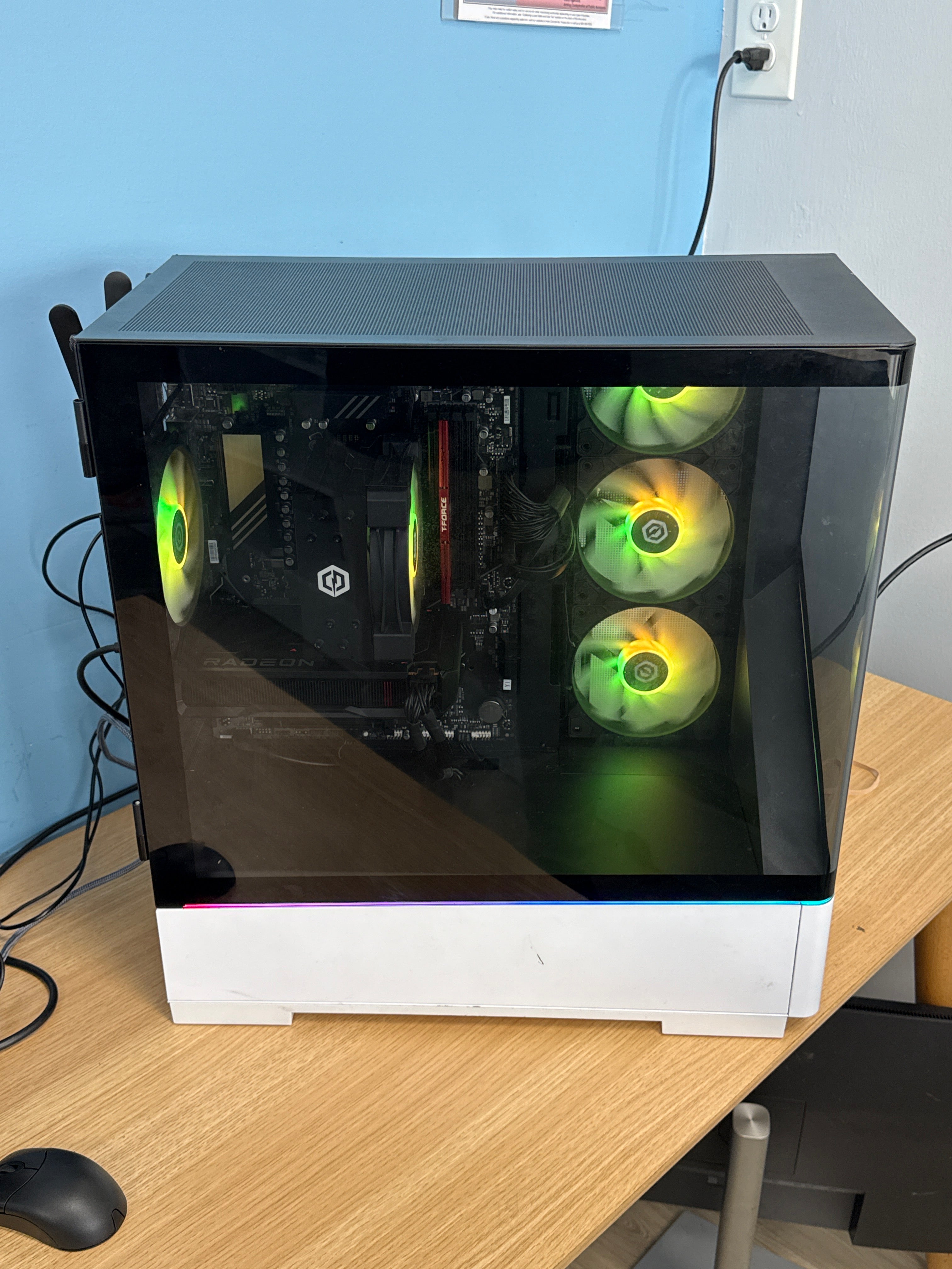 Cyberpower PC Ryzen 7 8700F 16GB RAM 1TB SSD RX 7600 - Used