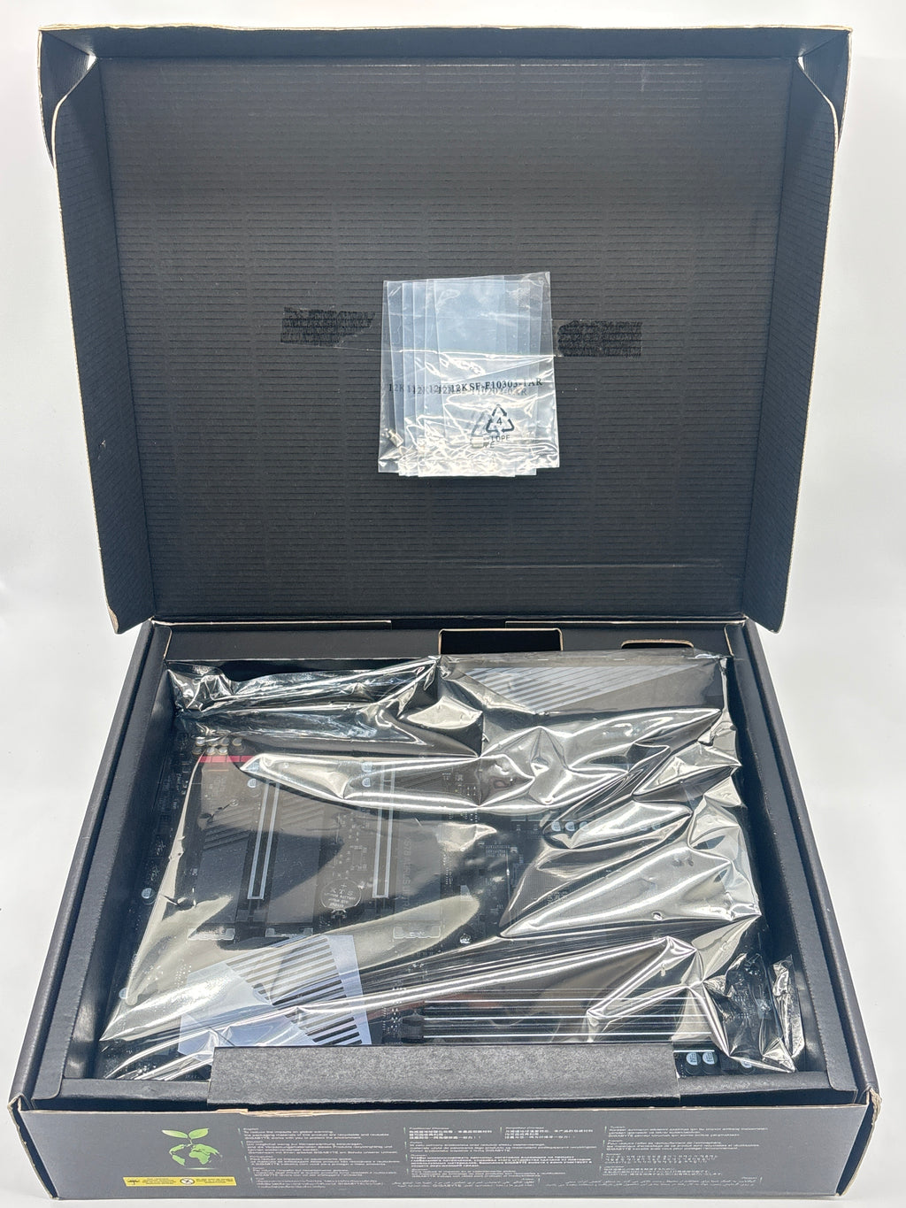 GIGABYTE AORUS X570 Ultra AM4 ATX Gaming Motherboard Black - New in Box