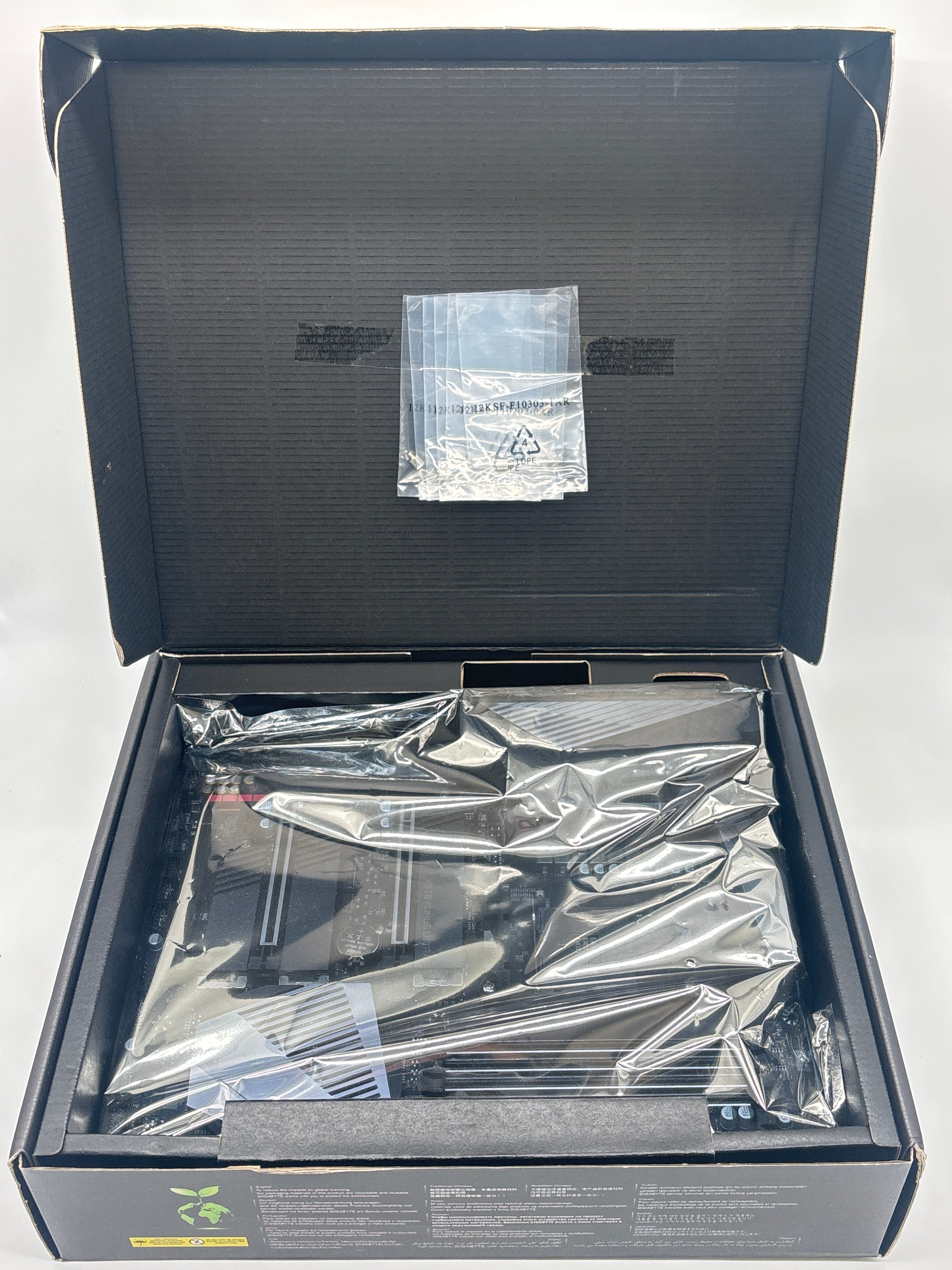 GIGABYTE AORUS X570 Ultra AM4 ATX Gaming Motherboard Black - New in Box