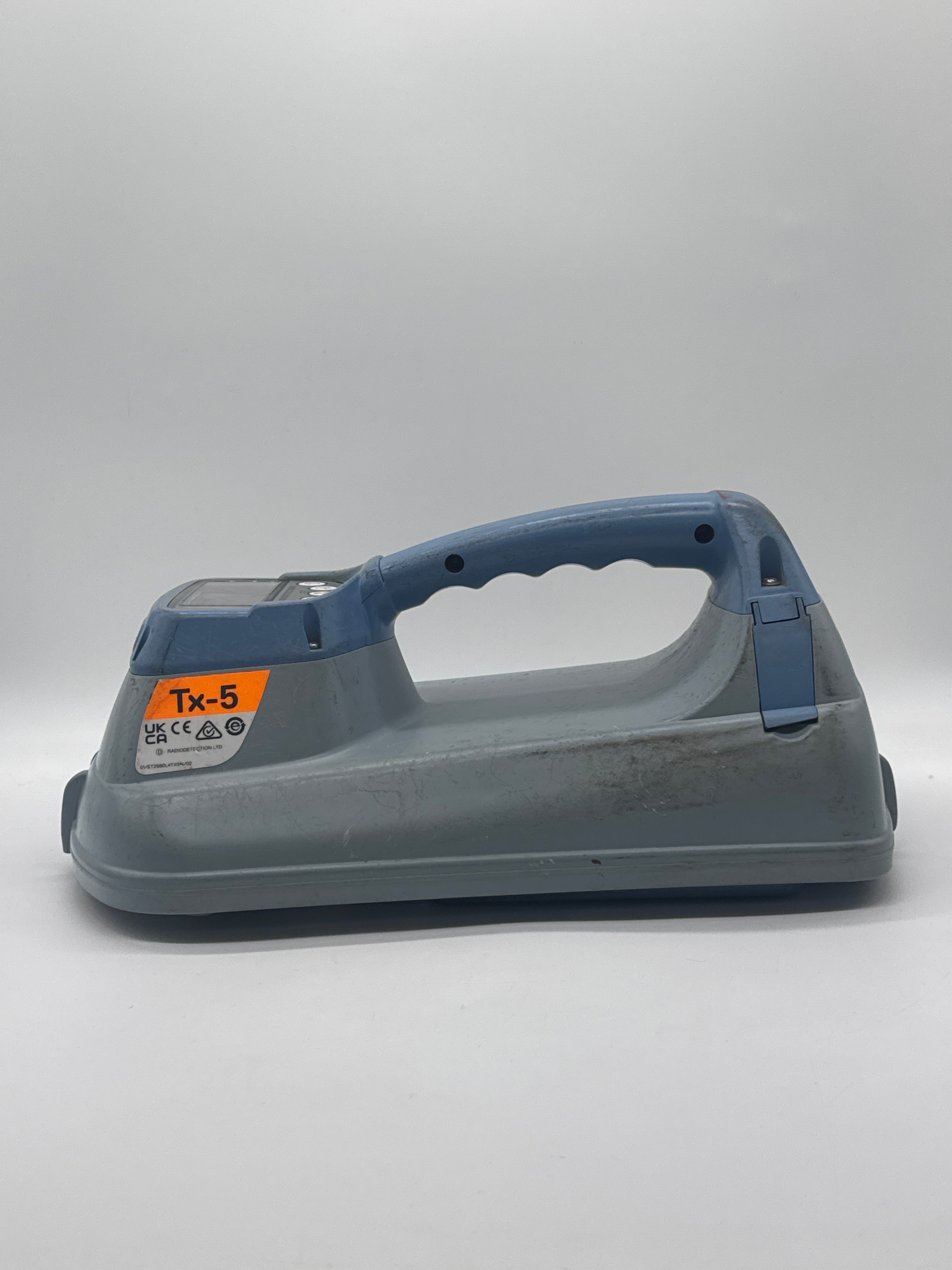 Radiodetection TX5 Utility Locating Signal Transmitter - For Parts [Broken Plastic Tab]