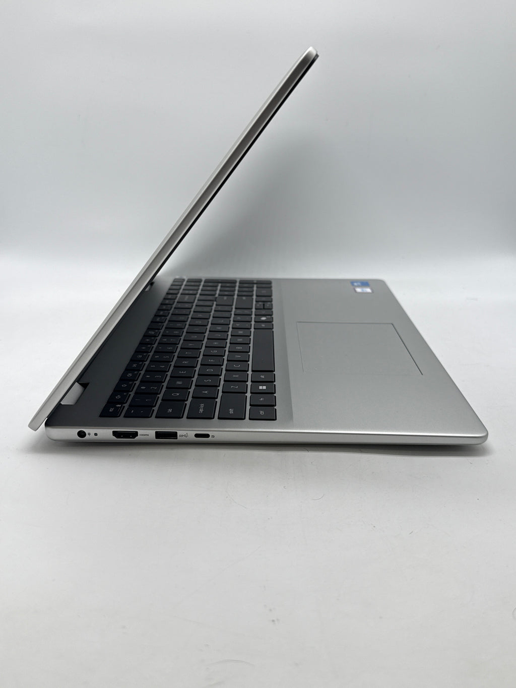 Dell 16 DC16251 16" Intel Core 7 150U 32GB 1TB SSD - Used