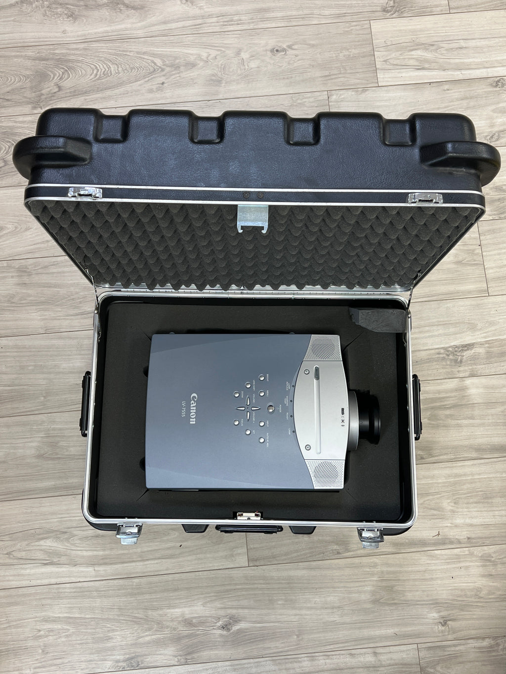 Canon LV-7555 Projector with carrying case - Used