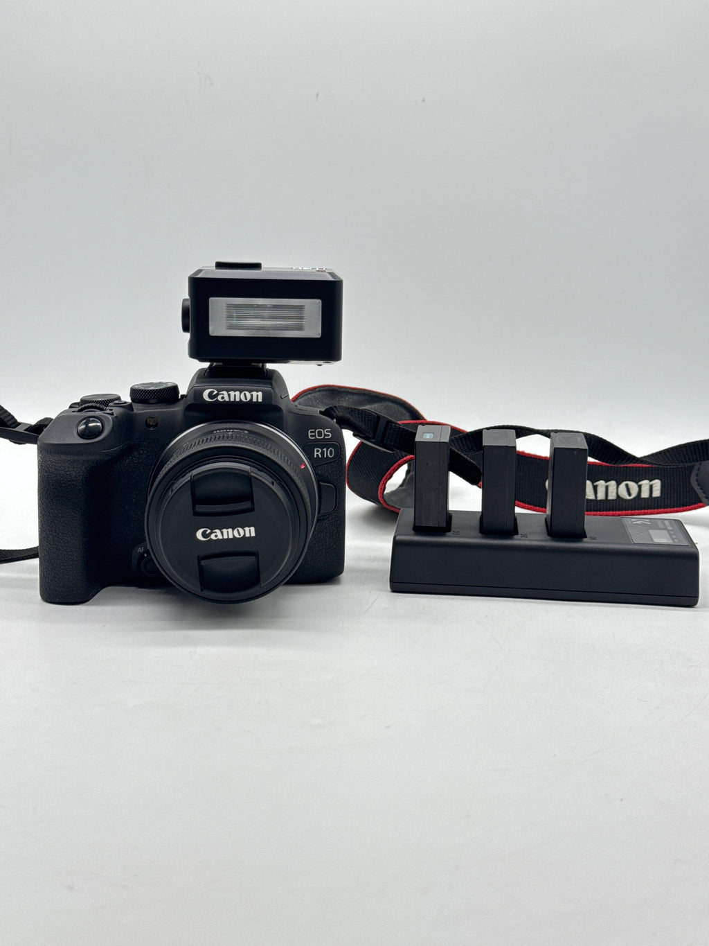 Canon EOS R10 24.2MP Mirrorless Camera w/ Lens Flash Black - Used
