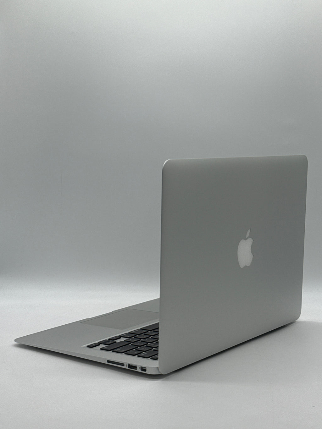 Apple MacBook Air 13" A1466 2013 i7 8GB RAM 500GB SSD - For Parts [Bad Battery]