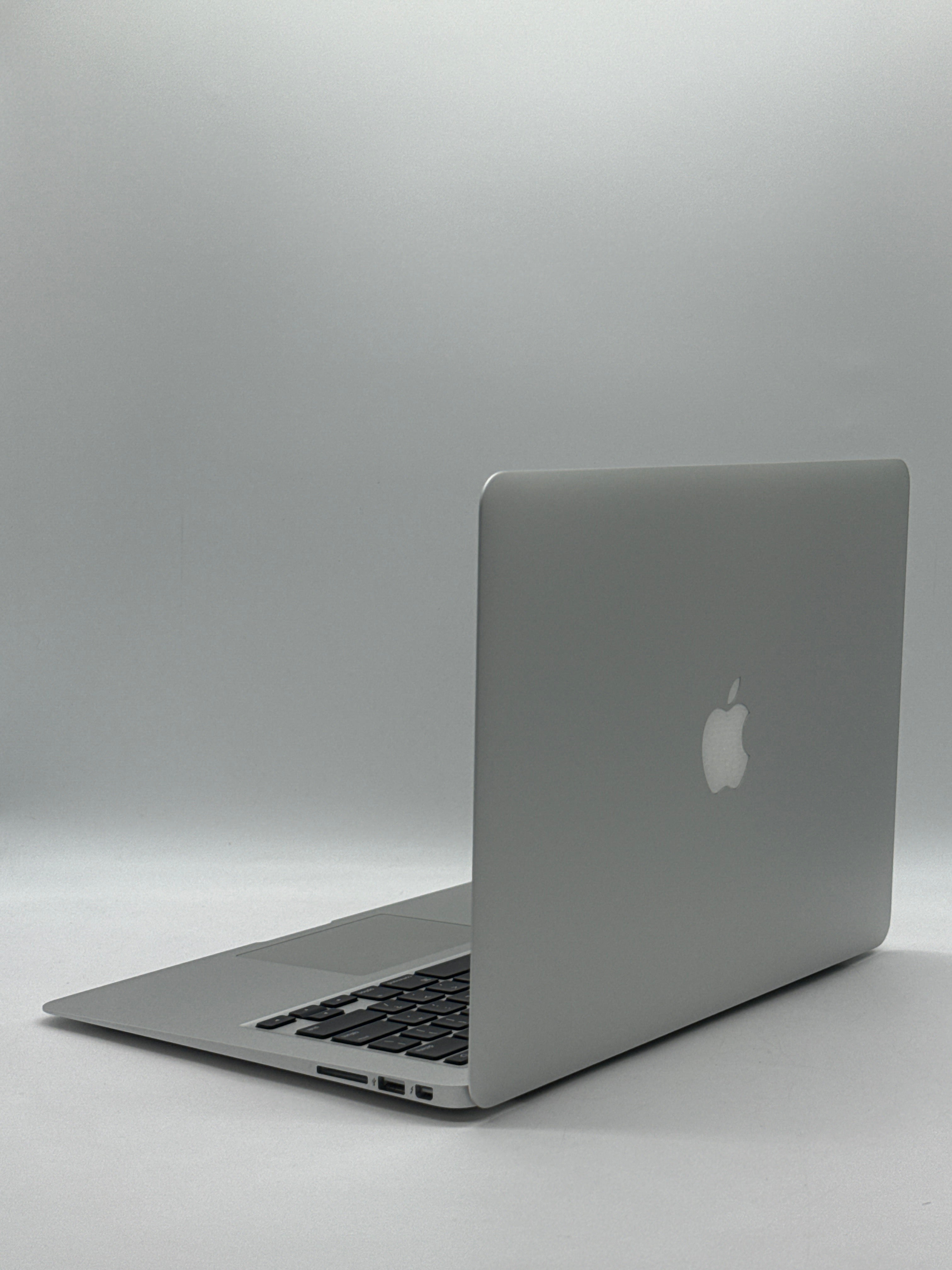 Apple MacBook Air 13" A1466 2013 i7 8GB RAM 500GB SSD - For Parts [Bad Battery]