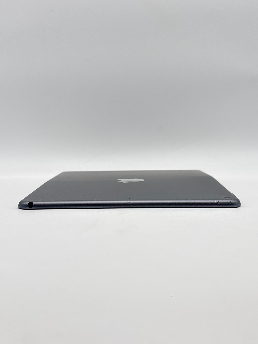 Apple iPad Air 3rd Gen 10.5 in A2152 64GB Space Gray Wi-Fi - For Parts (Read DESC)