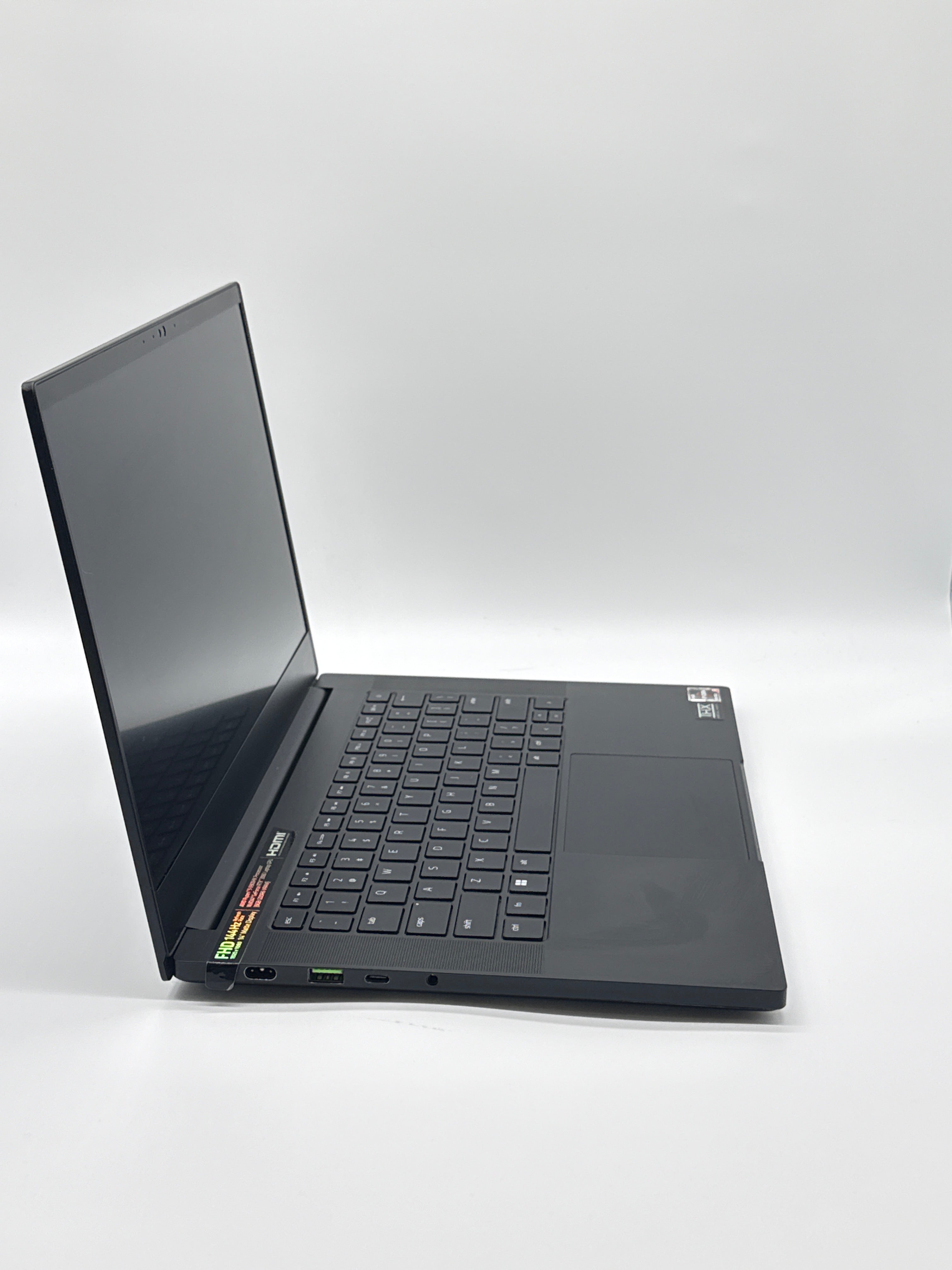 Razer Blade 14 RZ09-0427 Ryzen 9 6900HX 16GB RAM 1TB SSD RTX 3060