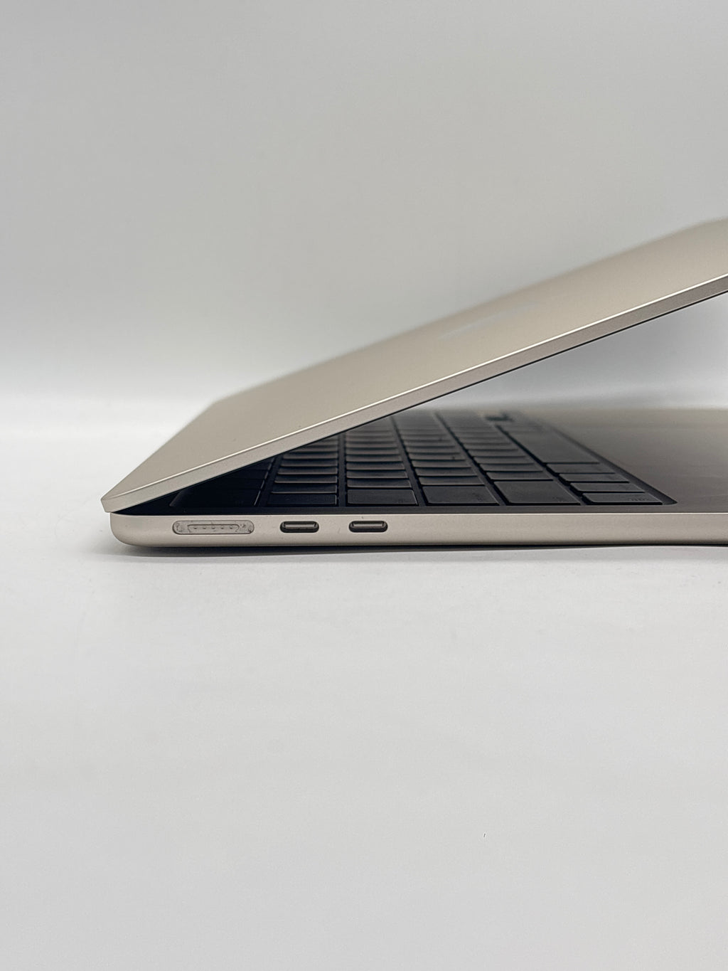 Apple MacBook Air A3240 M4 16GB RAM 256GB White