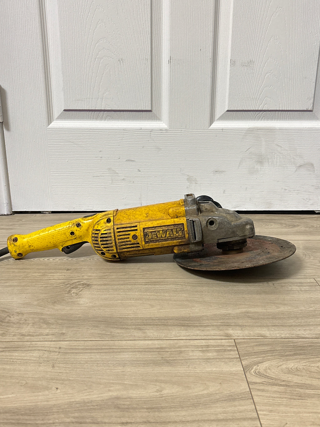 DWE4517 DEWALT 7" 7 INCH ANGLE GRINDER