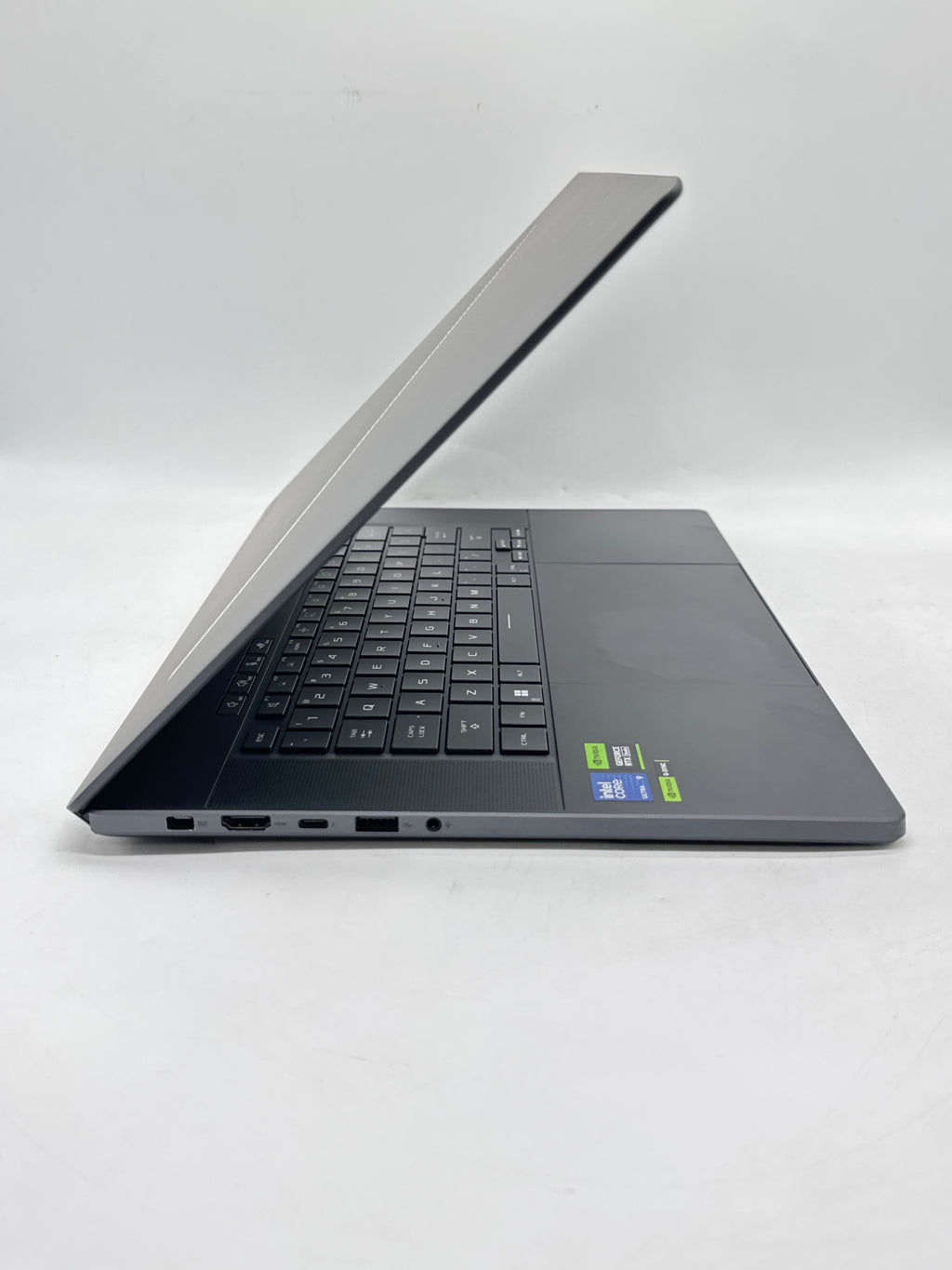 Asus ROG Zephyrus G16 GU605MI Ultra 9 185H 16GB 1TB RTX 4070 - Used