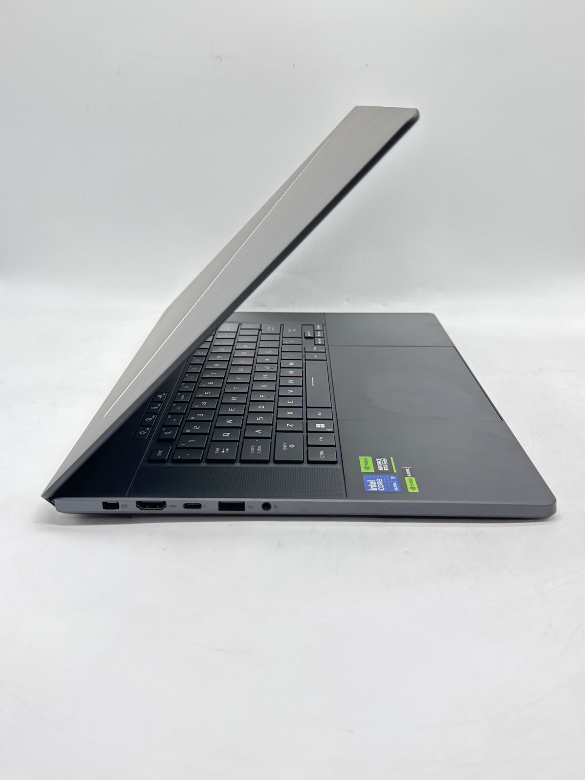 Asus ROG Zephyrus G16 GU605MI Ultra 9 185H 16GB 1TB RTX 4070 - Used