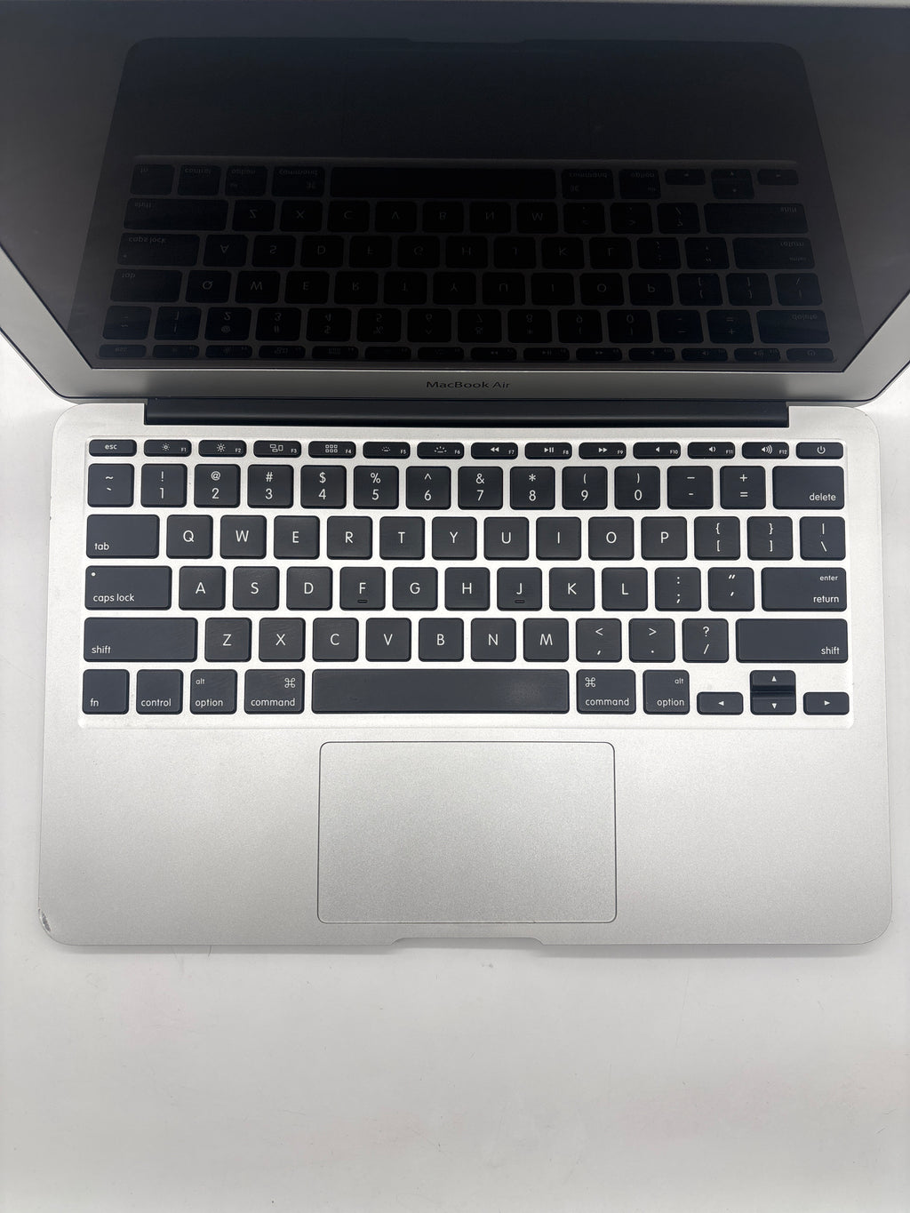 Apple MacBook Air A1465 i5 4GB RAM 128GB SSD - For Parts (No OS)