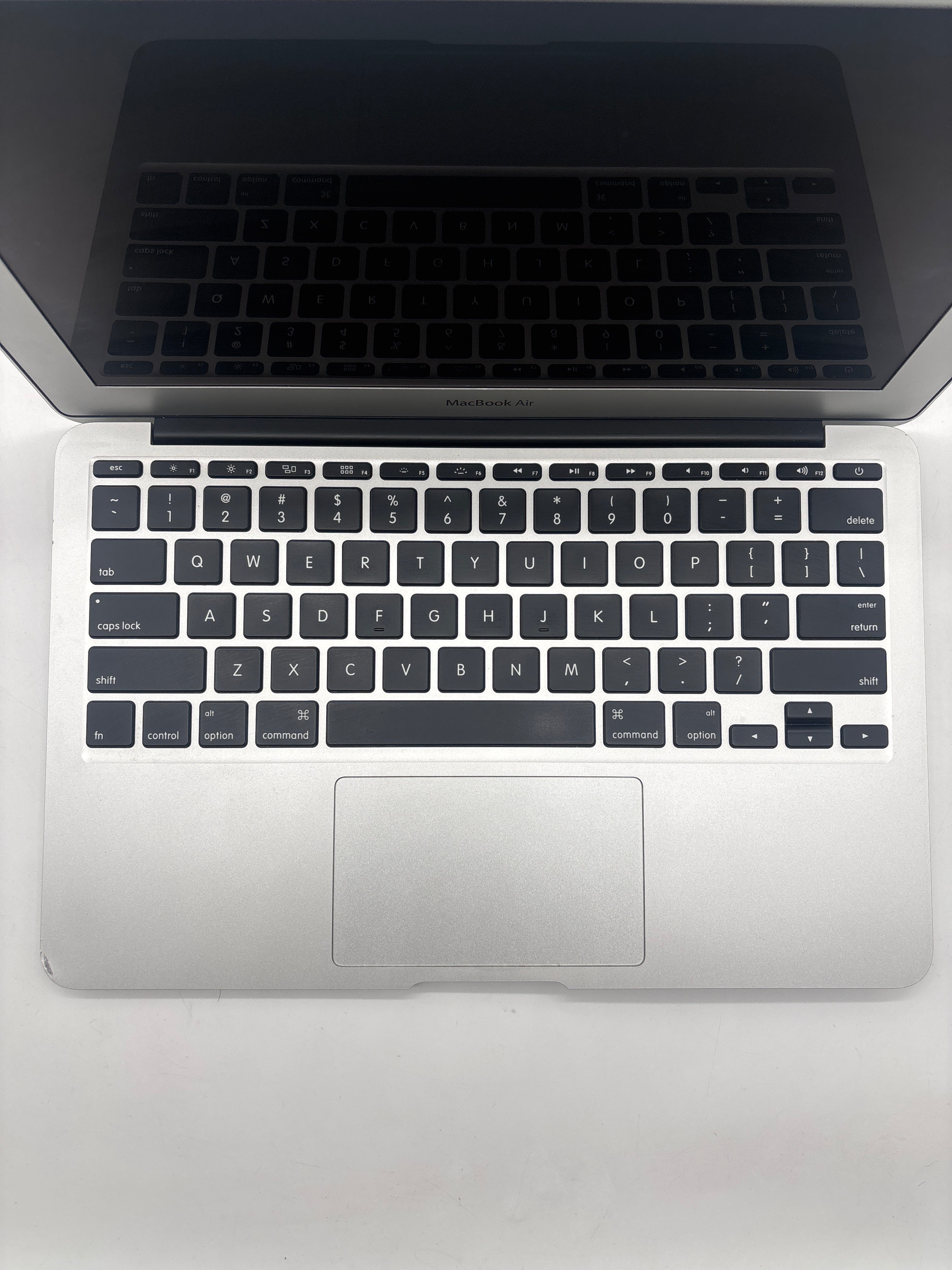 Apple MacBook Air A1465 i5 4GB RAM 128GB SSD - For Parts (No OS)