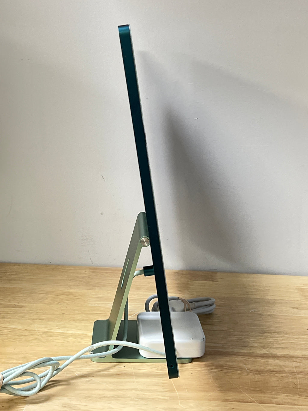 Apple iMac 24" M1 A2438 2021 - Green - For Parts (Cracked Screen)
