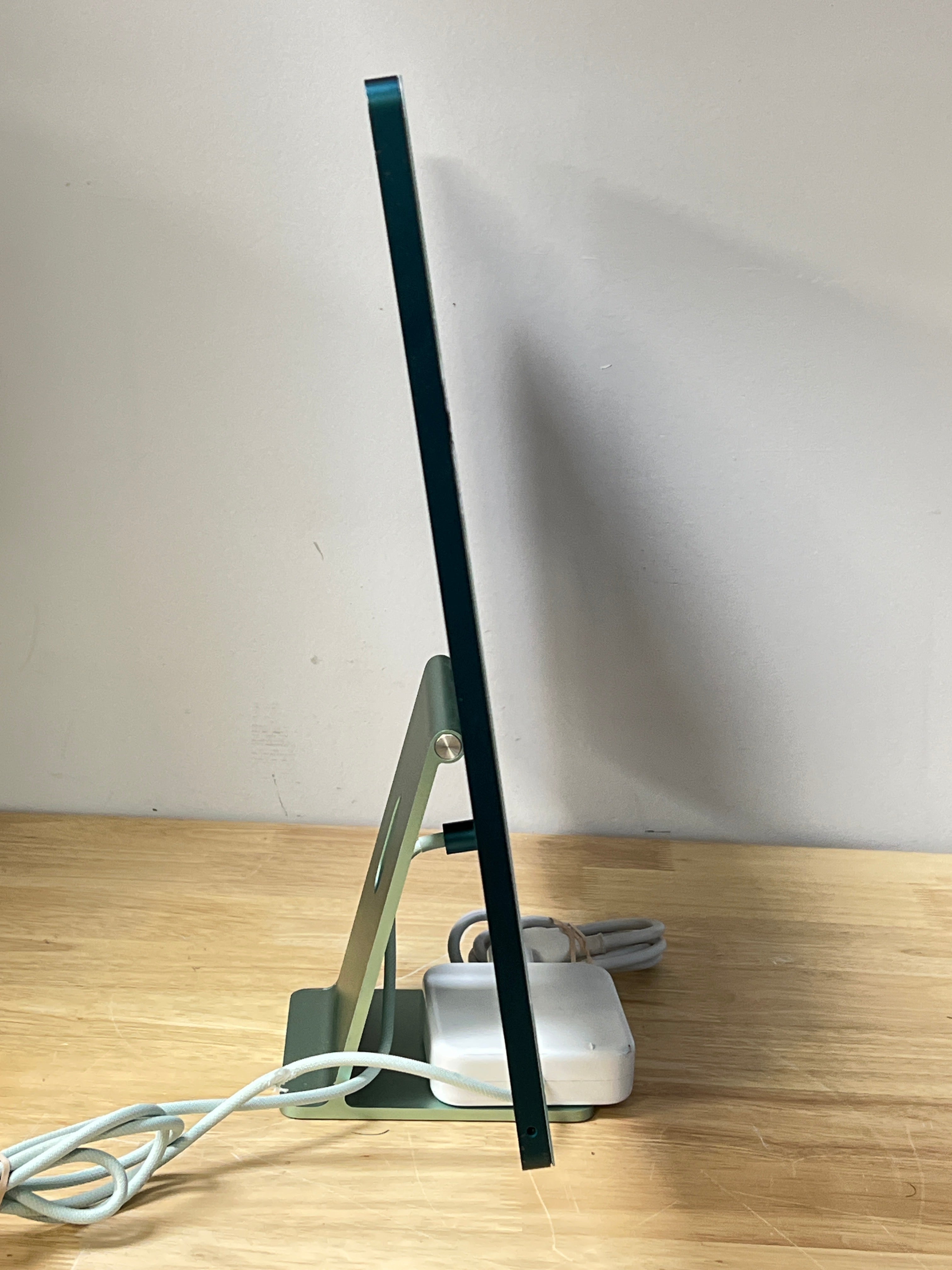 Apple iMac 24" M1 A2438 2021 - Green - For Parts (Cracked Screen)